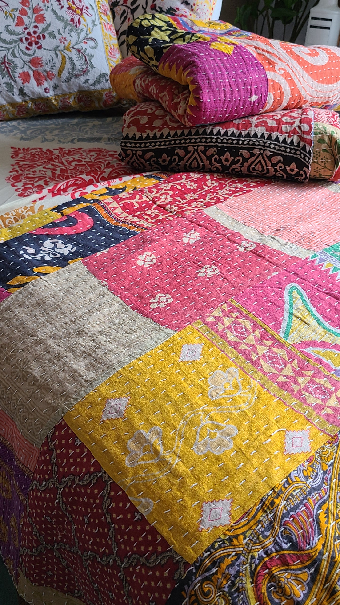 Handmade Kantha Quilt - Recycled Gudri Blanket, Vibrant Bohemian Paisley Bedding, Reversible Eco-Friendly Throw