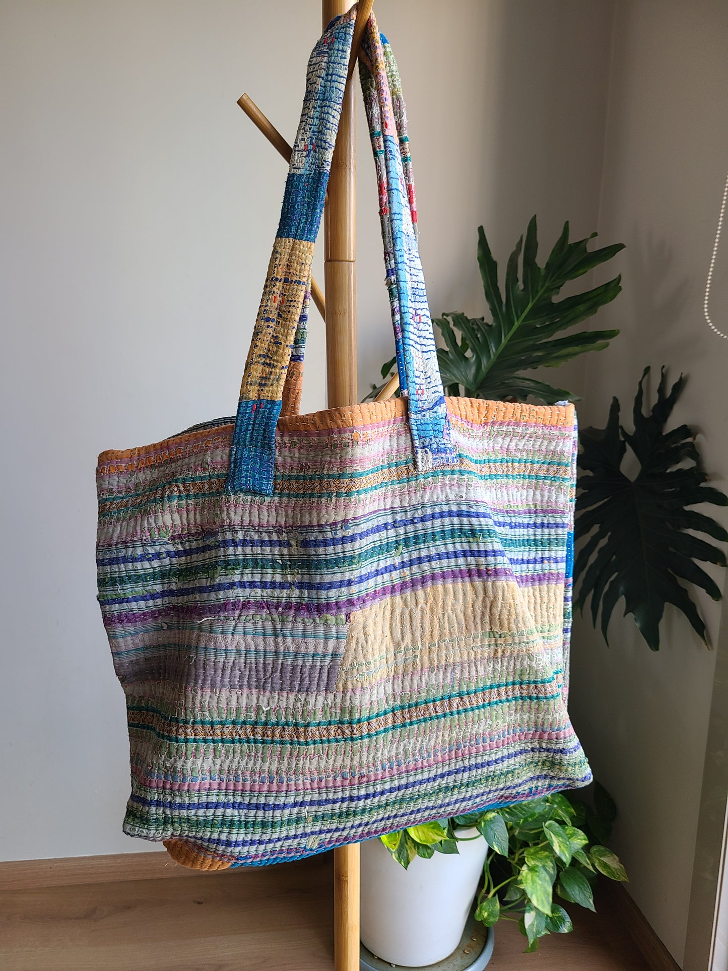 Jui-Kantha travel Tote Bag: Oversized Tote bag
