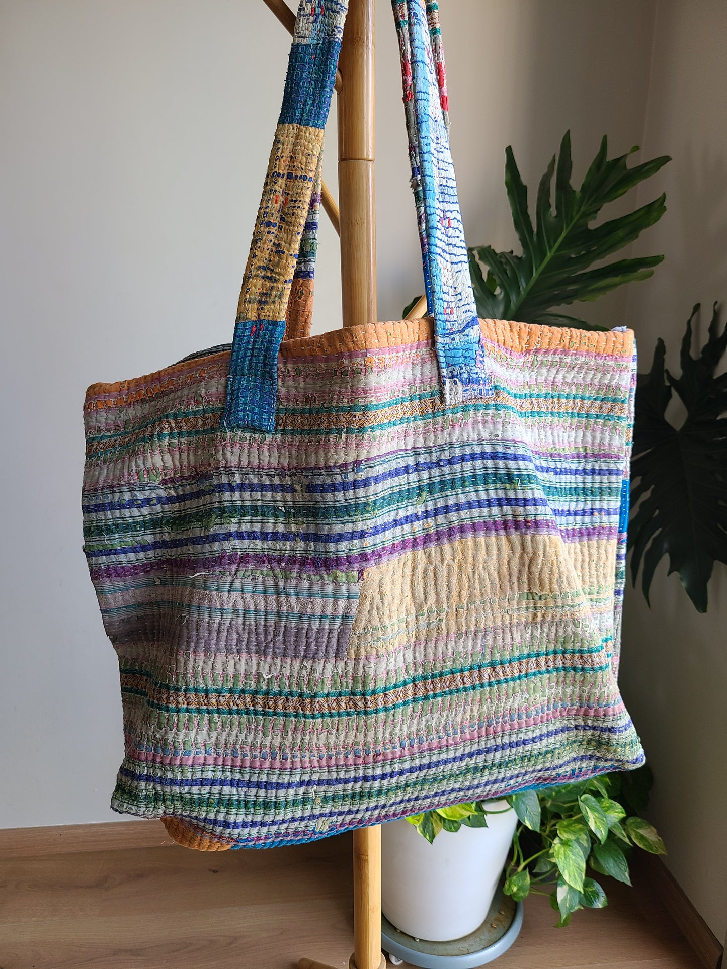 Jui-Kantha travel Tote Bag: Oversized Tote bag