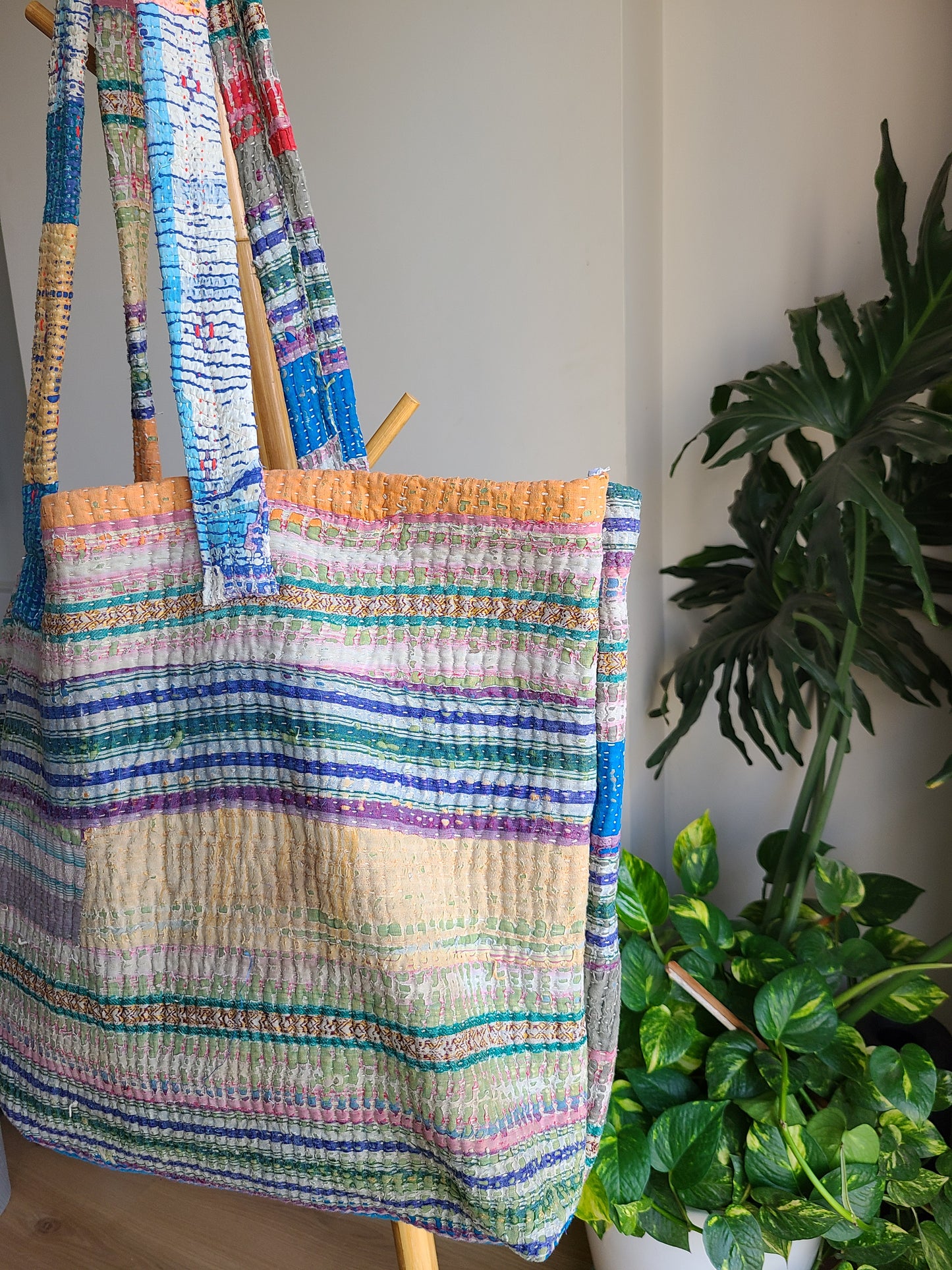 Jui-Kantha travel Tote Bag: Oversized Tote bag