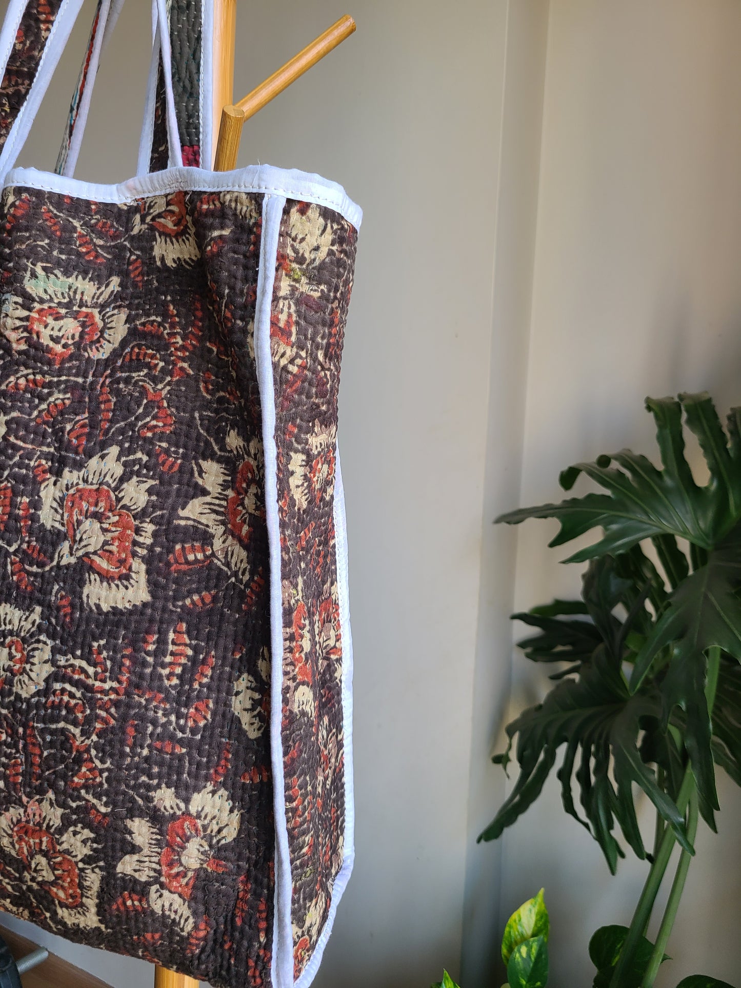 Handcrafted Kantha Tote Bag: Exquisite Blend of Style and sustainable fashion