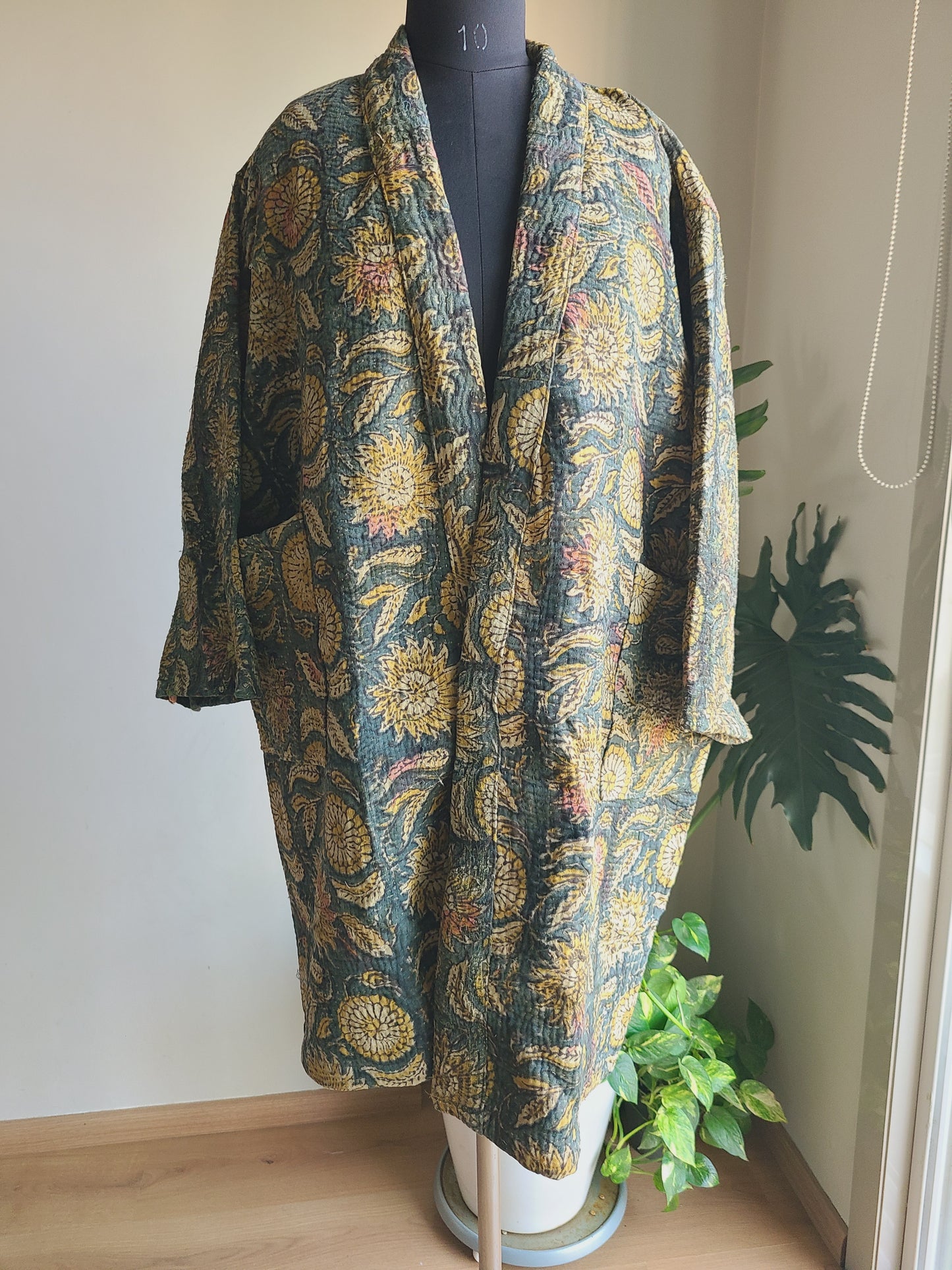 Vintage Reversible Thrift Kantha Jacket: Sustainable Outerwear from Upcycled Recycled Sarees