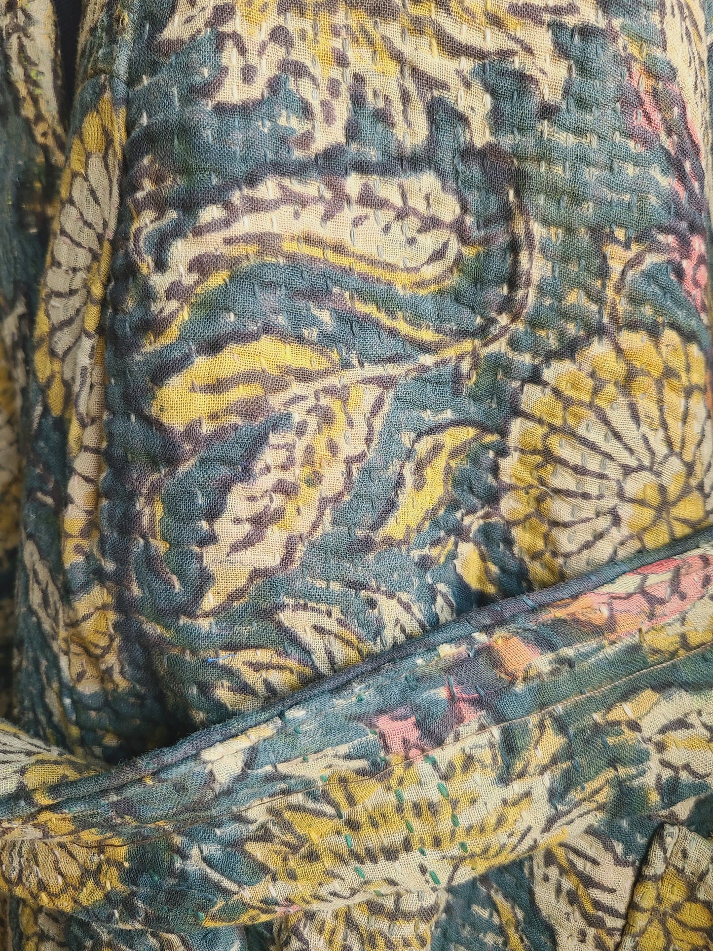Vintage Reversible Thrift Kantha Jacket: Sustainable Outerwear from Upcycled Recycled Sarees