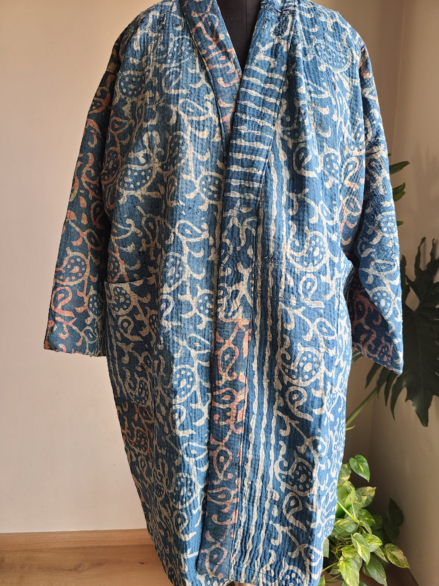 Vintage Reversible Thrift Kantha Jacket: Sustainable Outerwear from Upcycled Recycled Sarees