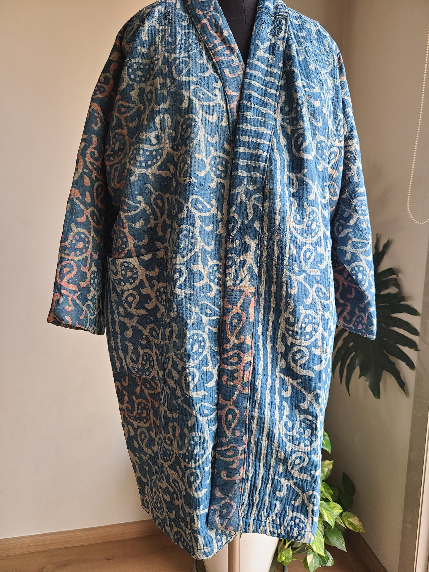 Vintage Reversible Thrift Kantha Jacket: Sustainable Outerwear from Upcycled Recycled Sarees