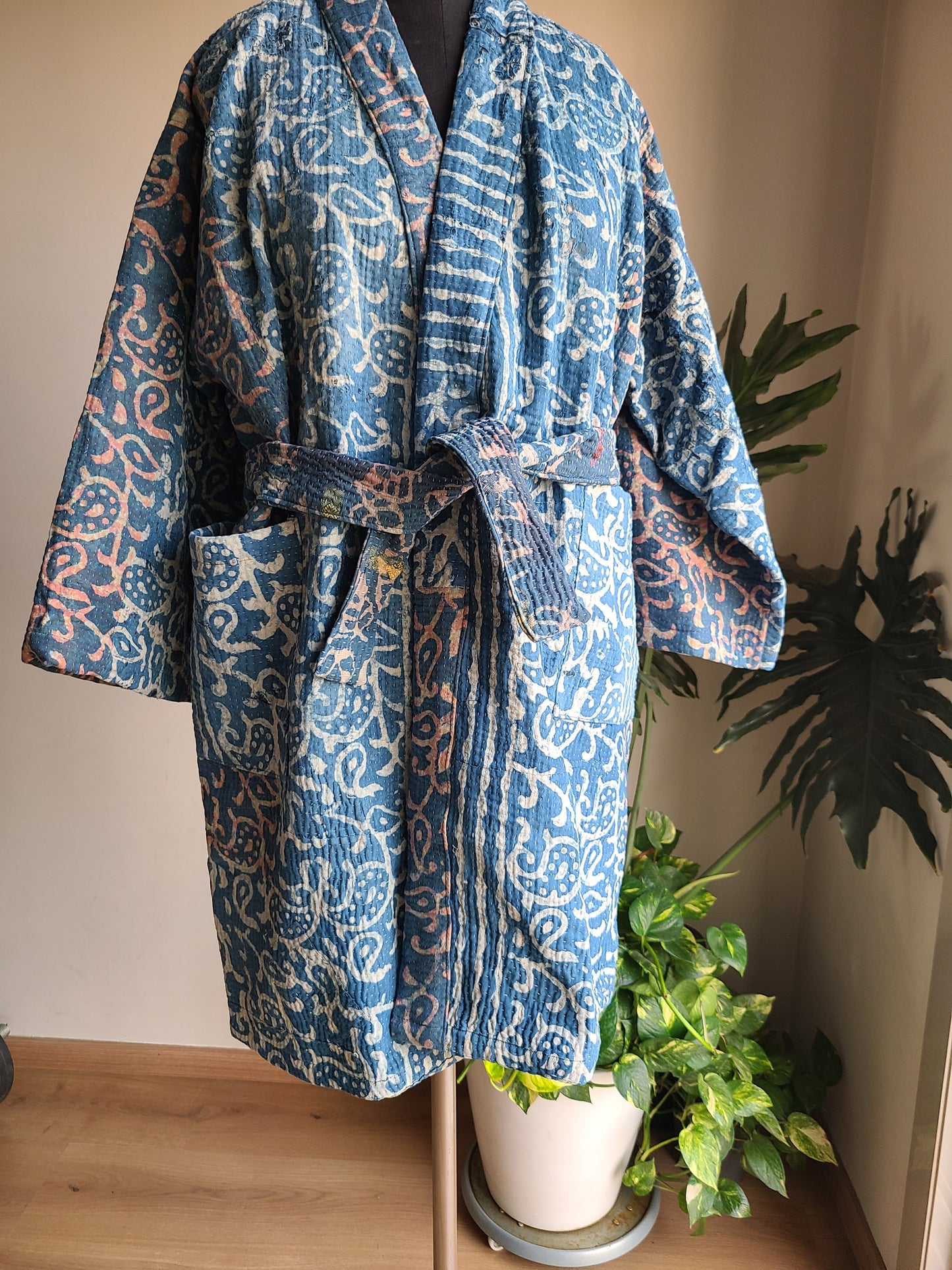 Vintage Reversible Thrift Kantha Jacket: Sustainable Outerwear from Upcycled Recycled Sarees