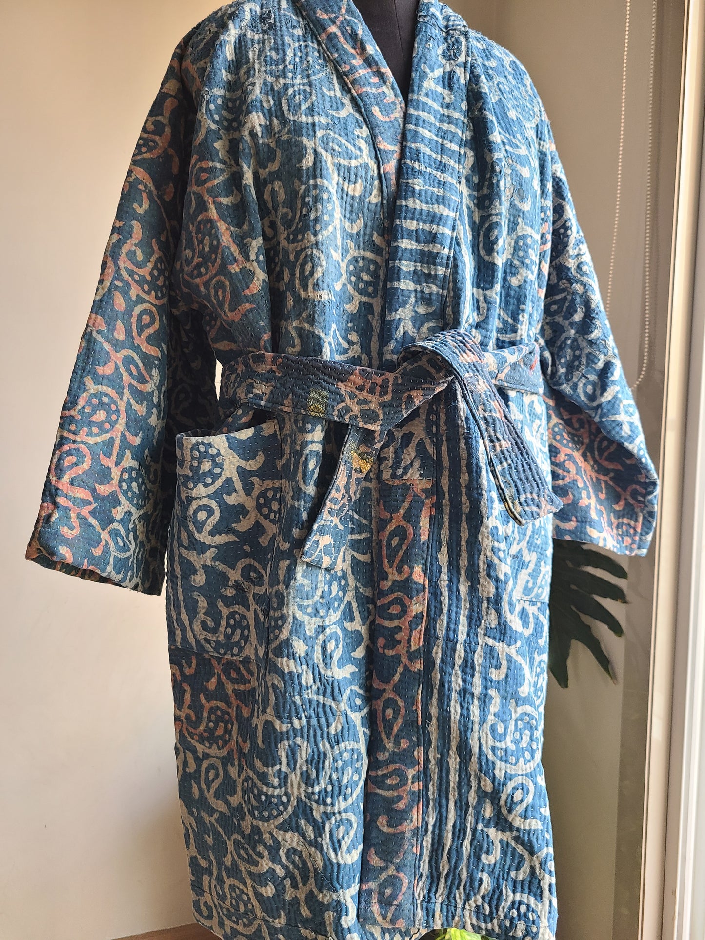Vintage Reversible Thrift Kantha Jacket: Sustainable Outerwear from Upcycled Recycled Sarees