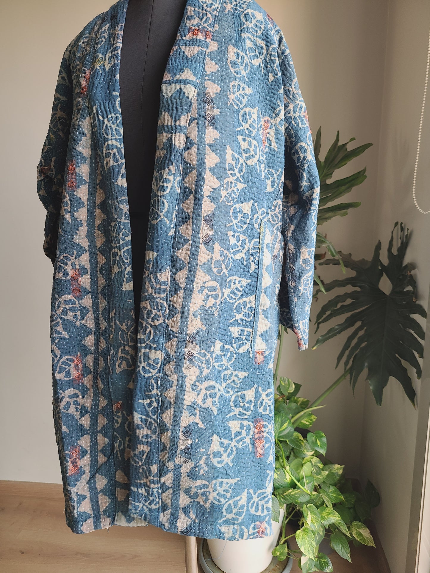 Vintage Reversible Thrift Kantha Jacket: Sustainable Outerwear from Upcycled Recycled Sarees