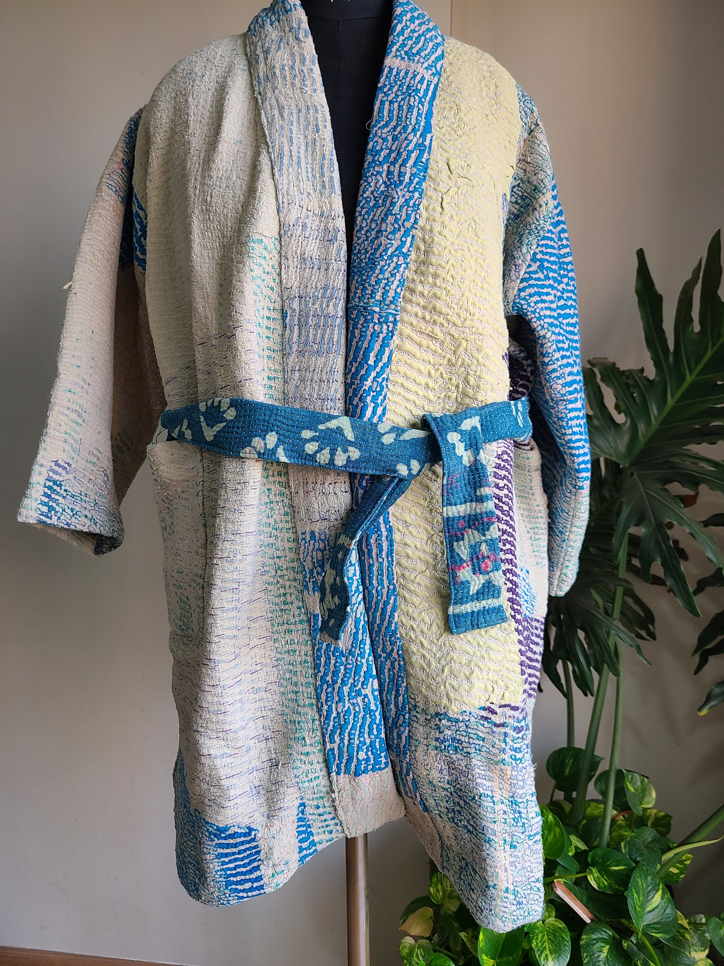 Vintage Reversible Thrift Kantha Jacket: Sustainable Outerwear from Upcycled Recycled Sarees