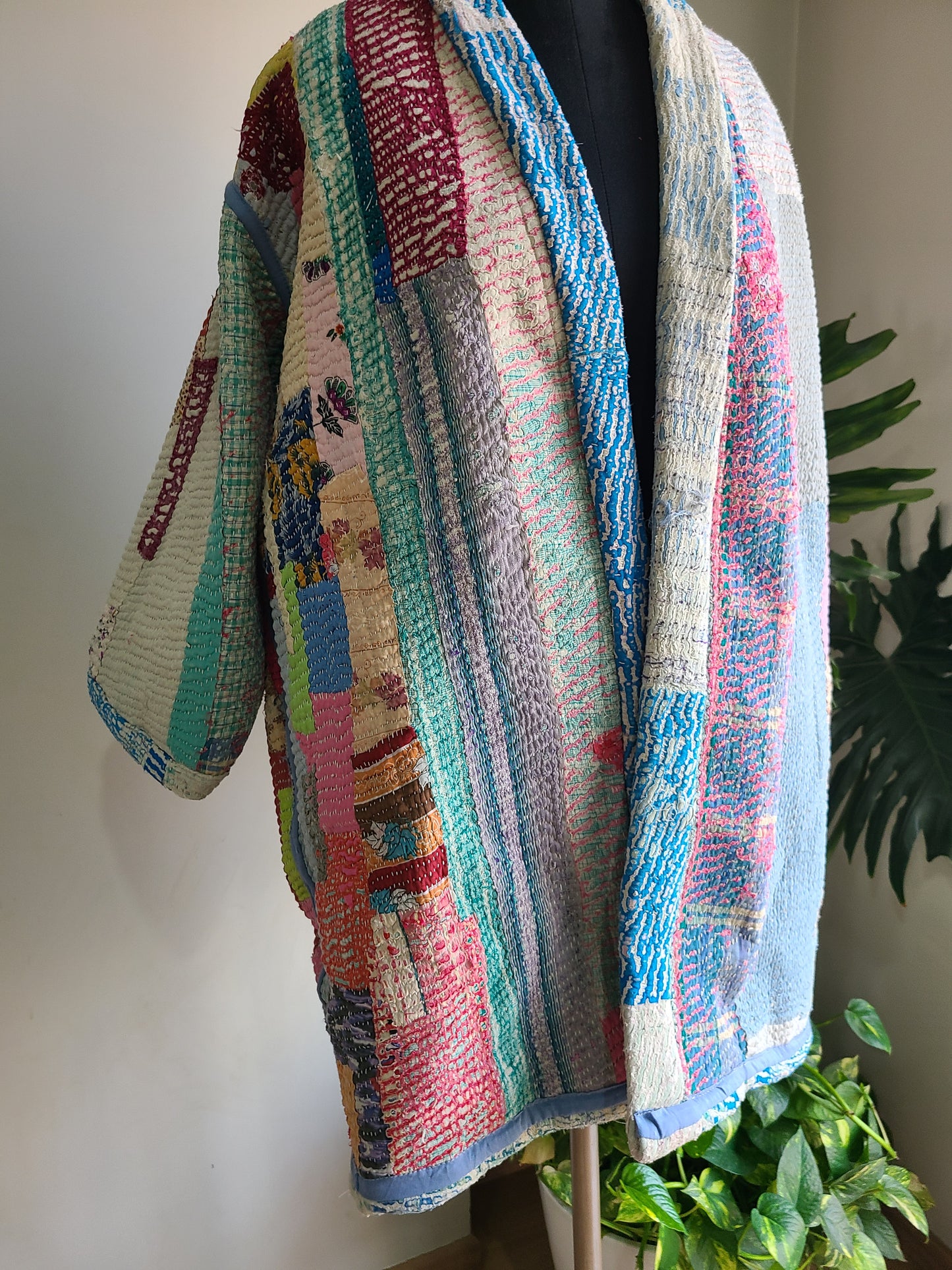 Vintage Reversible Thrift Kantha Jacket: Sustainable Outerwear from Upcycled Recycled Sarees