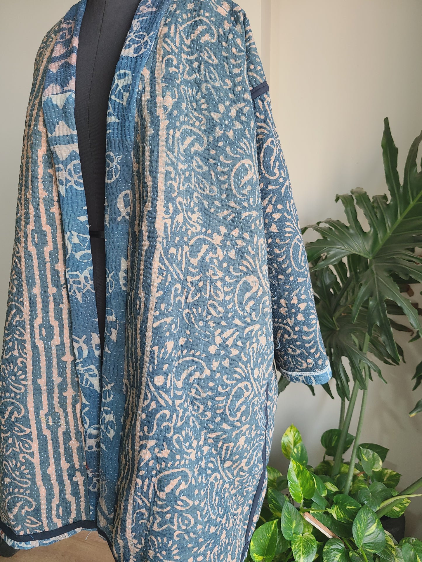 Vintage Reversible Thrift Kantha Jacket: Sustainable Outerwear from Upcycled Recycled Sarees