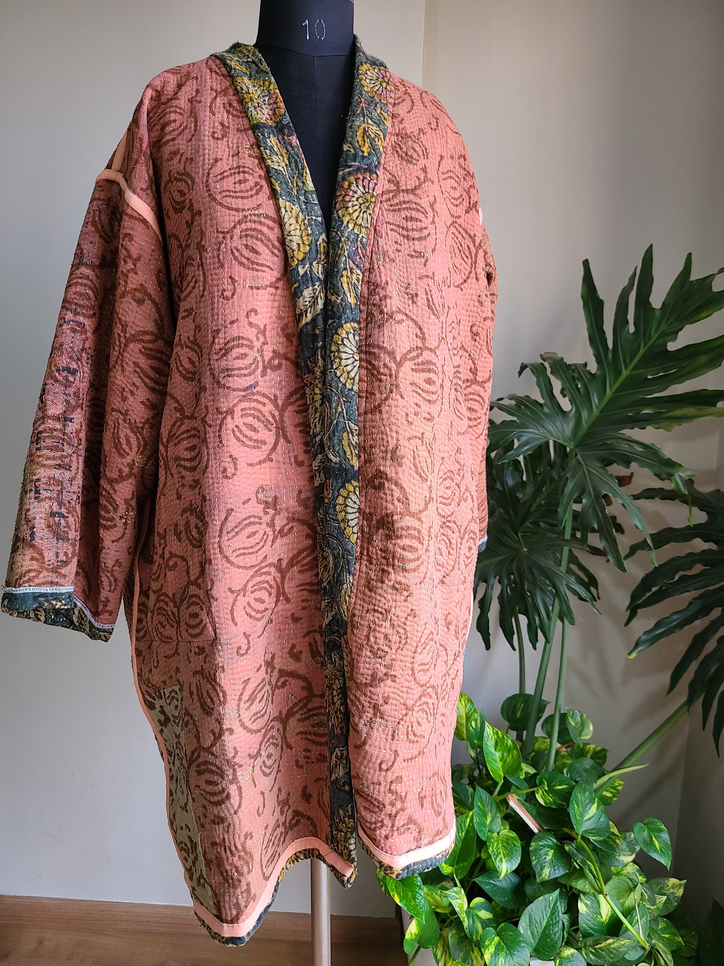 Vintage Reversible Thrift Kantha Jacket: Sustainable Outerwear from Upcycled Recycled Sarees