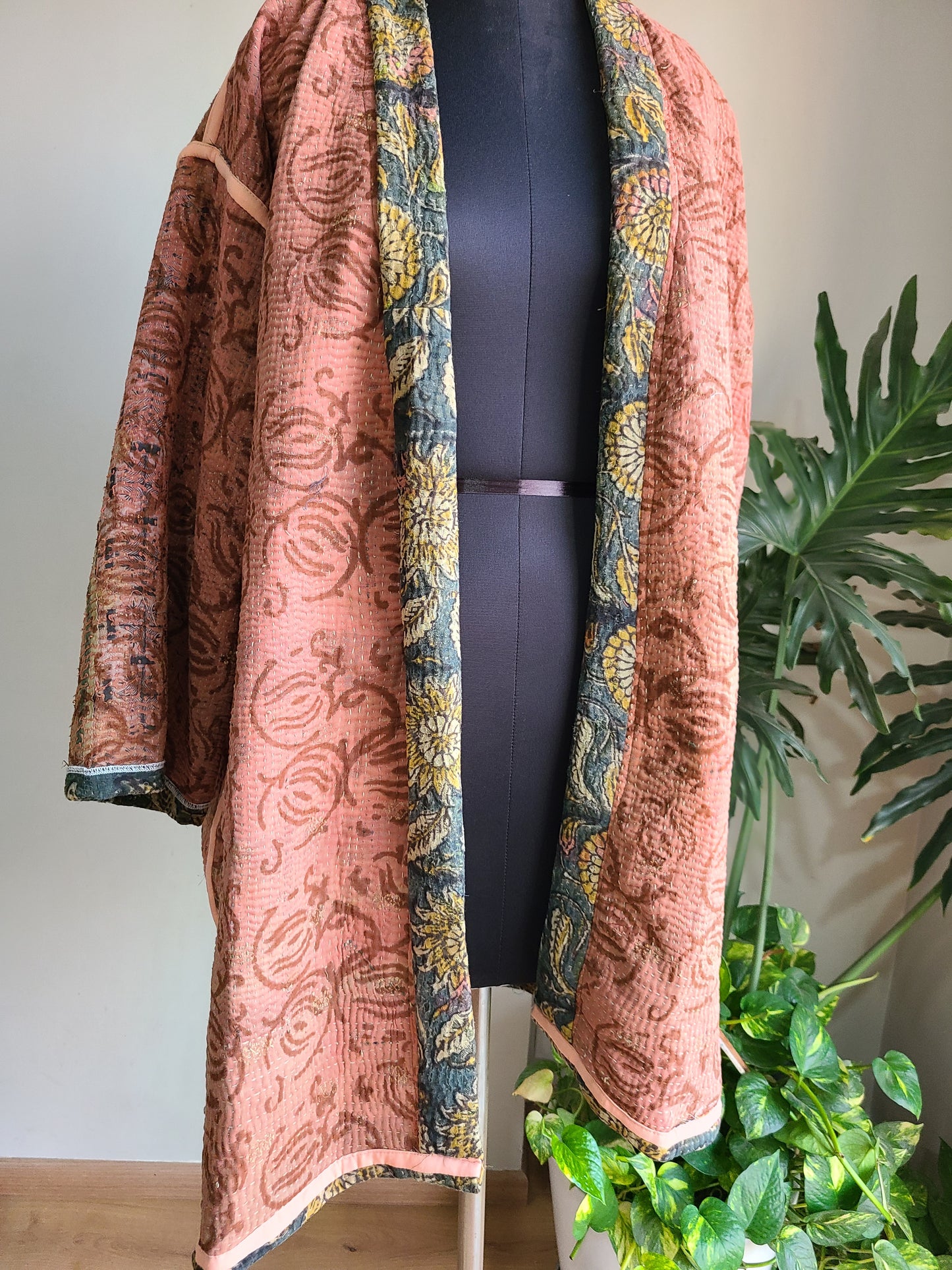 Vintage Reversible Thrift Kantha Jacket: Sustainable Outerwear from Upcycled Recycled Sarees