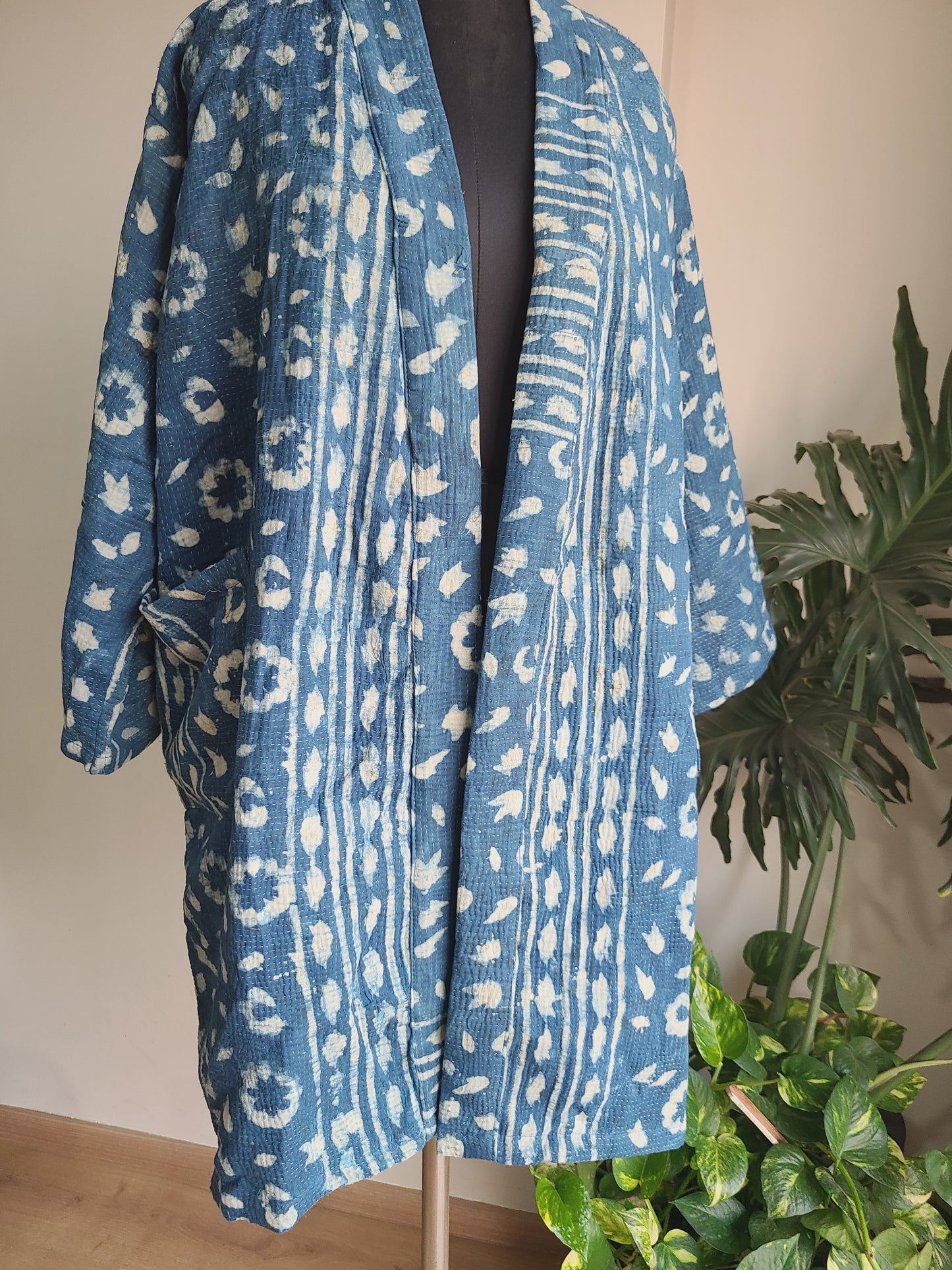 Vintage Reversible Thrift Kantha Jacket: Sustainable Outerwear from Upcycled Recycled Sarees