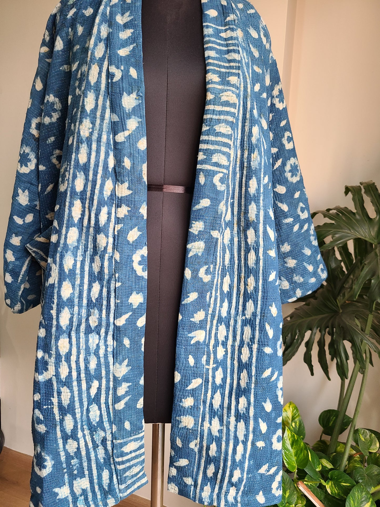 Vintage Reversible Thrift Kantha Jacket: Sustainable Outerwear from Upcycled Recycled Sarees