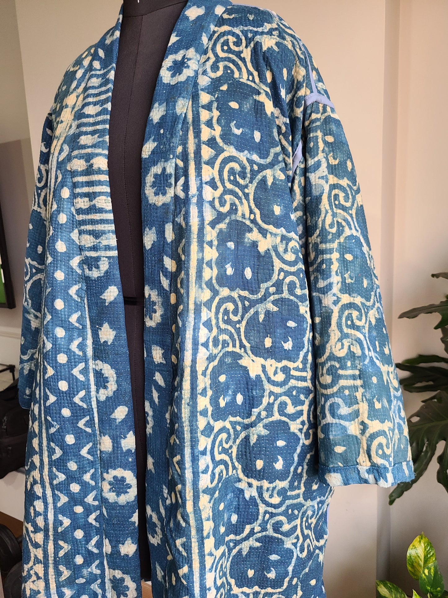 Vintage Reversible Thrift Kantha Jacket: Sustainable Outerwear from Upcycled Recycled Sarees