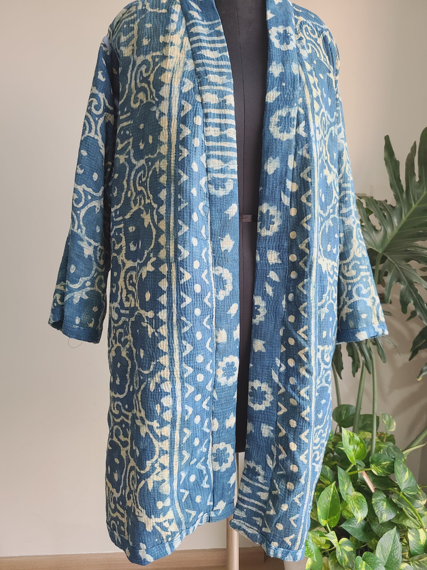 Vintage Reversible Thrift Kantha Jacket: Sustainable Outerwear from Upcycled Recycled Sarees