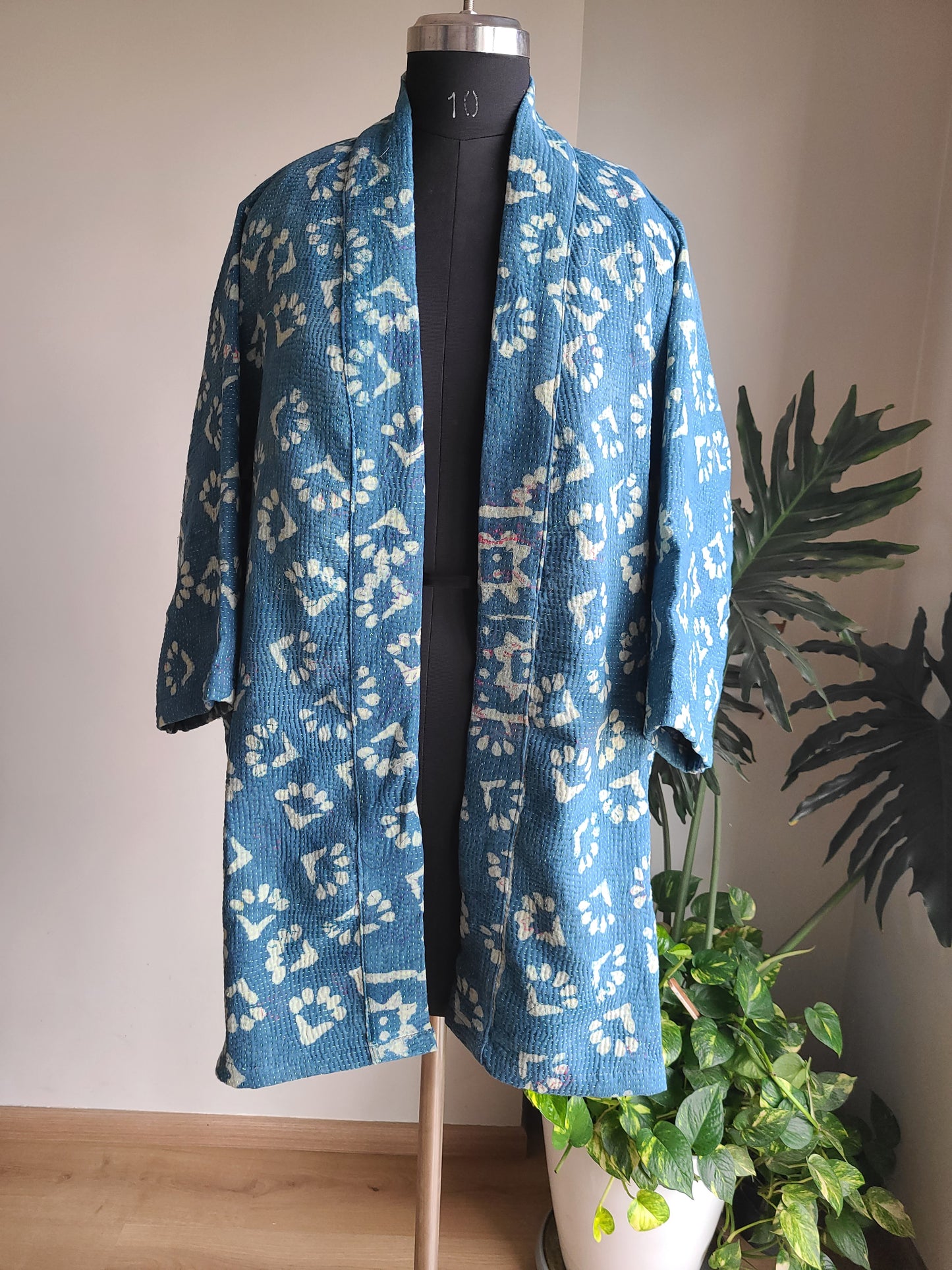 Vintage Reversible Thrift Kantha Jacket: Sustainable Outerwear from Upcycled Recycled Sarees