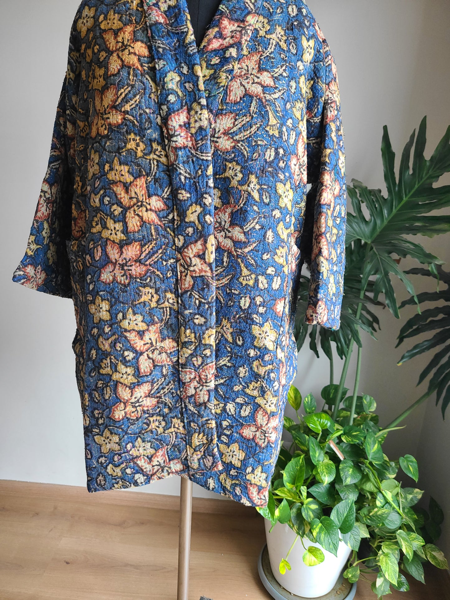 Vintage Reversible Thrift Kantha Jacket: Sustainable Outerwear from Upcycled Recycled Sarees