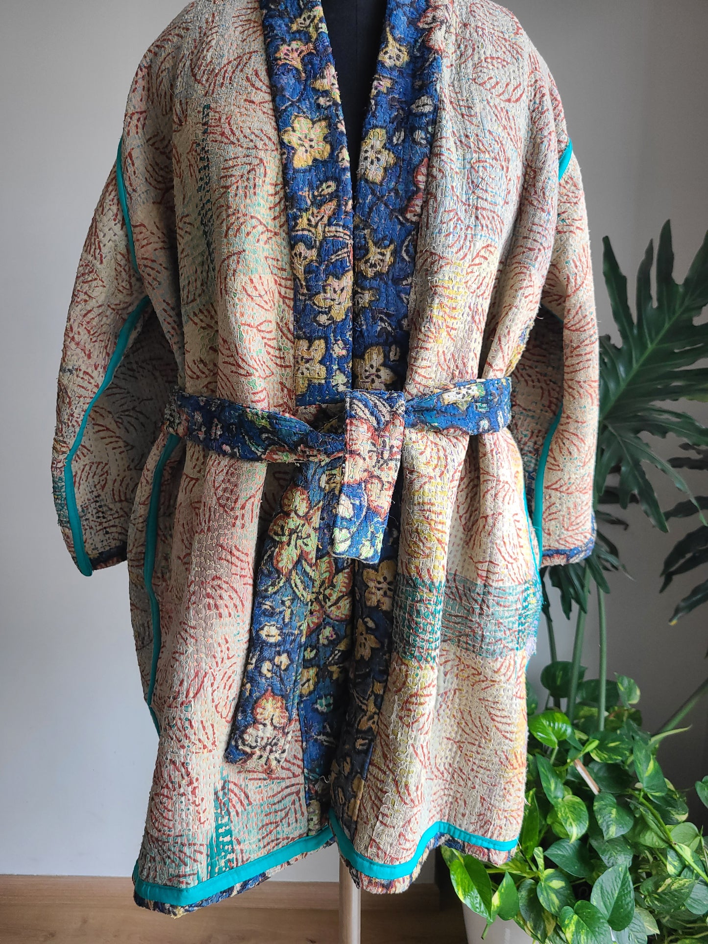 Vintage Reversible Thrift Kantha Jacket: Sustainable Outerwear from Upcycled Recycled Sarees