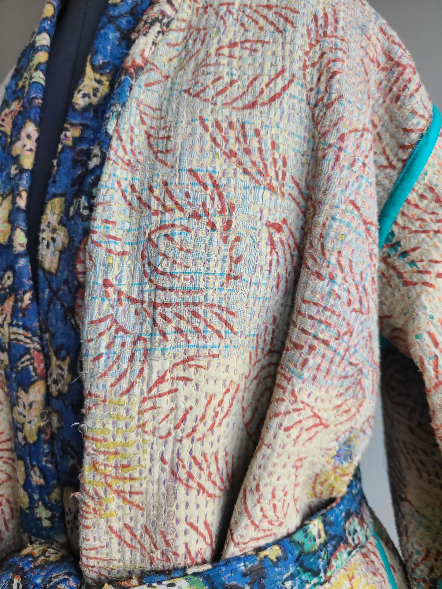 Vintage Reversible Thrift Kantha Jacket: Sustainable Outerwear from Upcycled Recycled Sarees