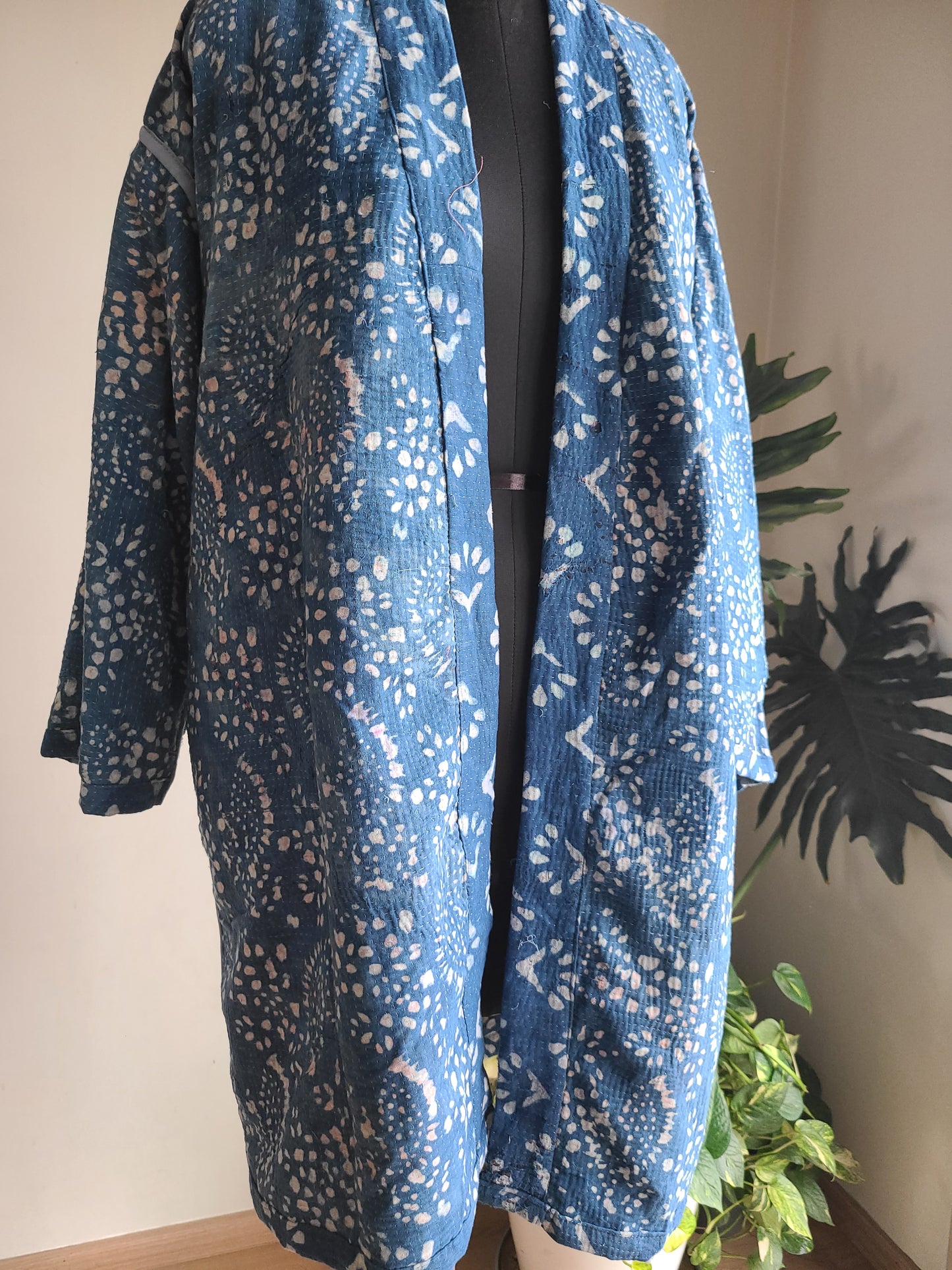 Vintage Reversible Thrift Kantha Jacket: Sustainable Outerwear from Upcycled Recycled Sarees
