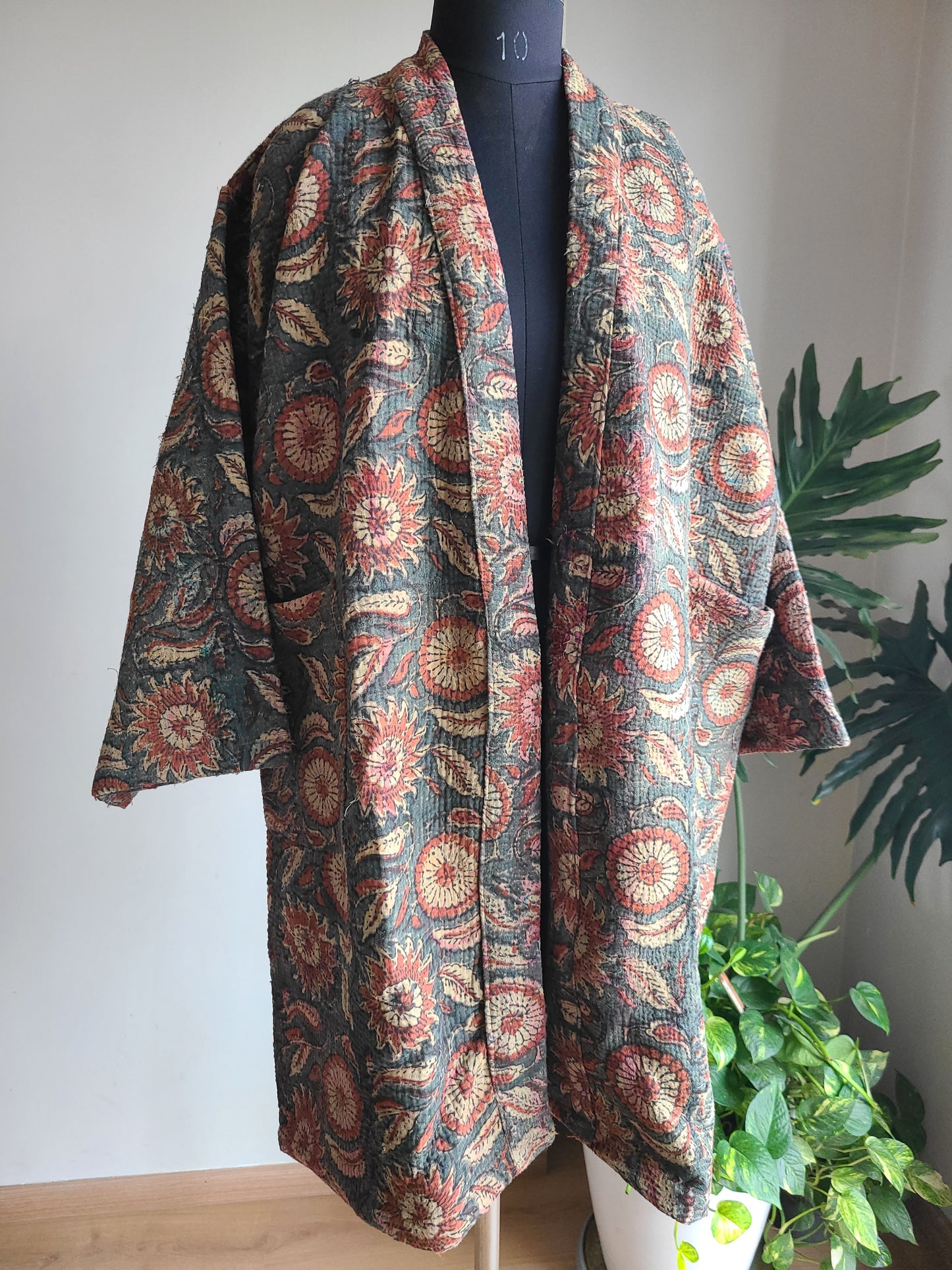 Vintage Reversible Thrift Kantha Jacket: Sustainable Outerwear from Upcycled Recycled Sarees