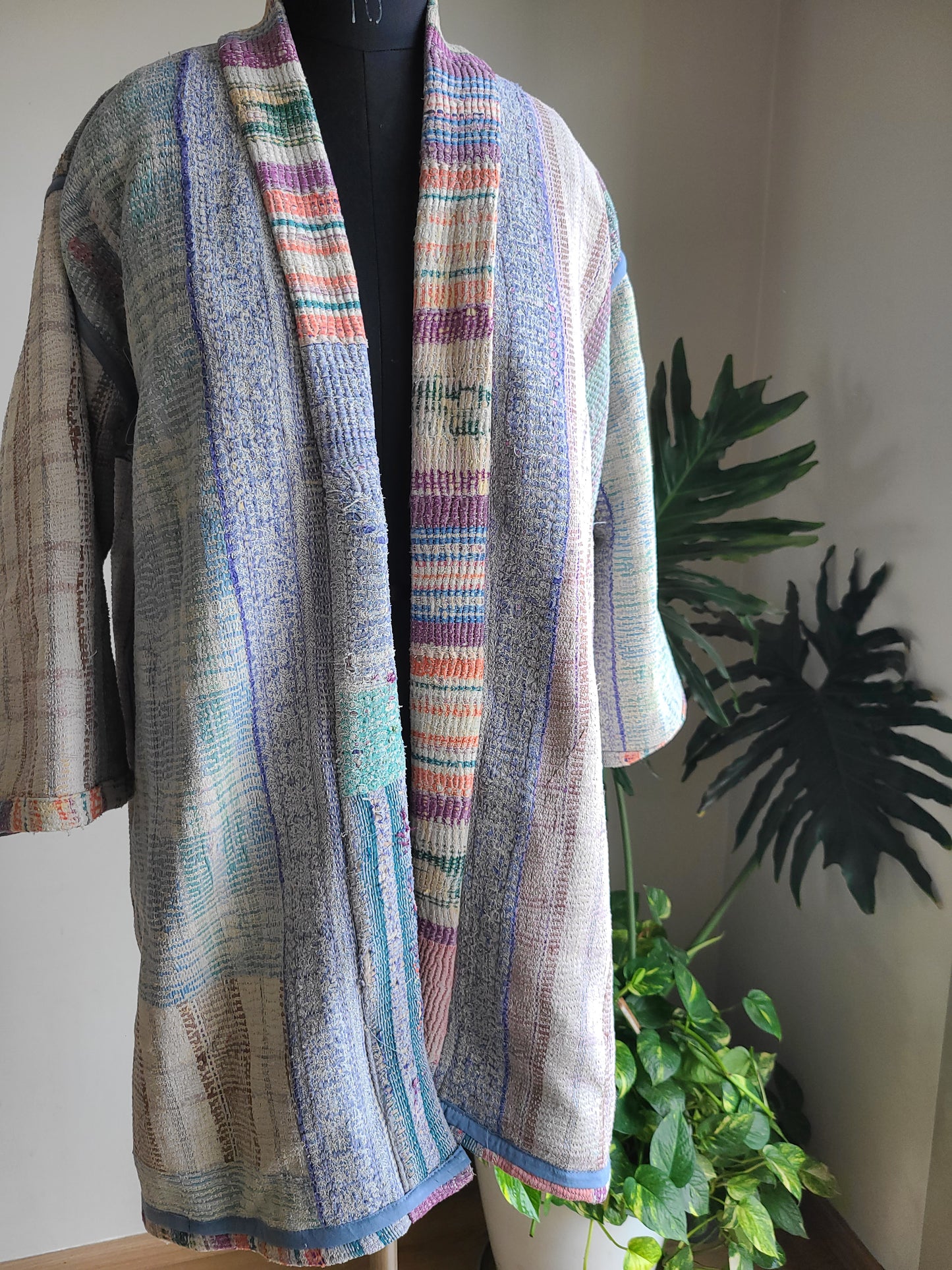 Vintage Reversible Thrift Kantha Jacket: Sustainable Outerwear from Upcycled Recycled Sarees