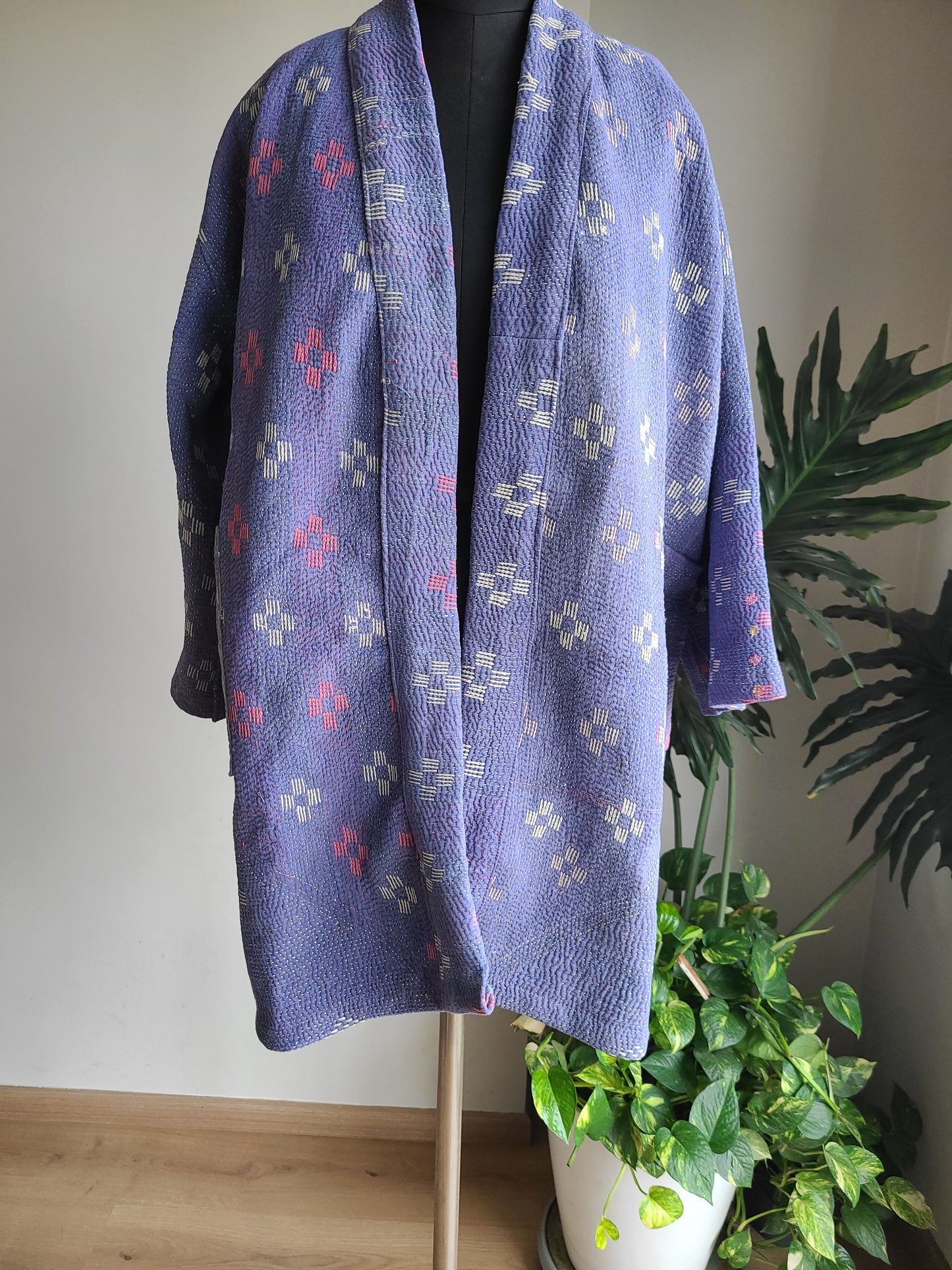 Vintage Reversible Thrift Kantha Jacket: Sustainable Outerwear from Upcycled Recycled Sarees