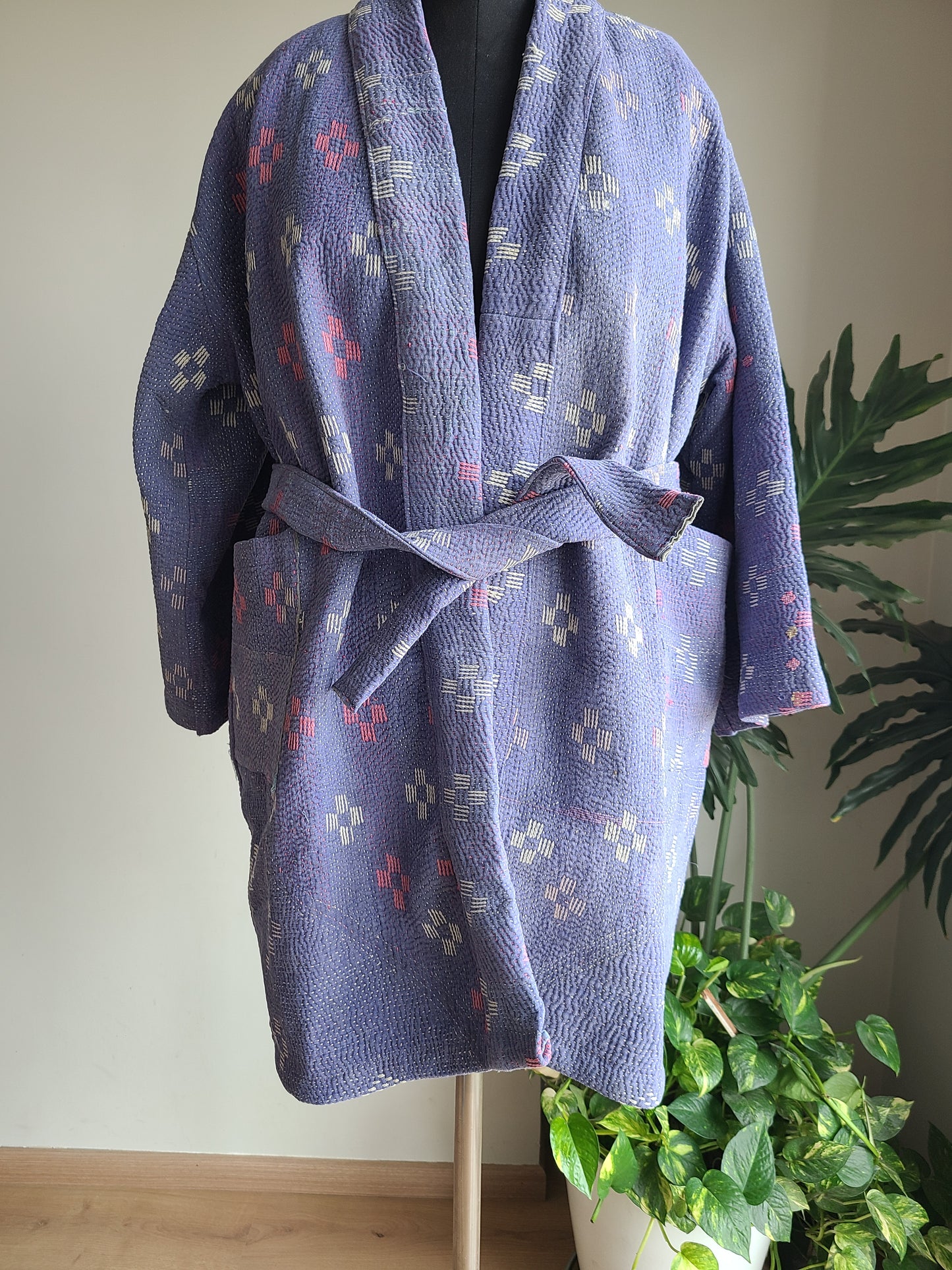 Vintage Reversible Thrift Kantha Jacket: Sustainable Outerwear from Upcycled Recycled Sarees