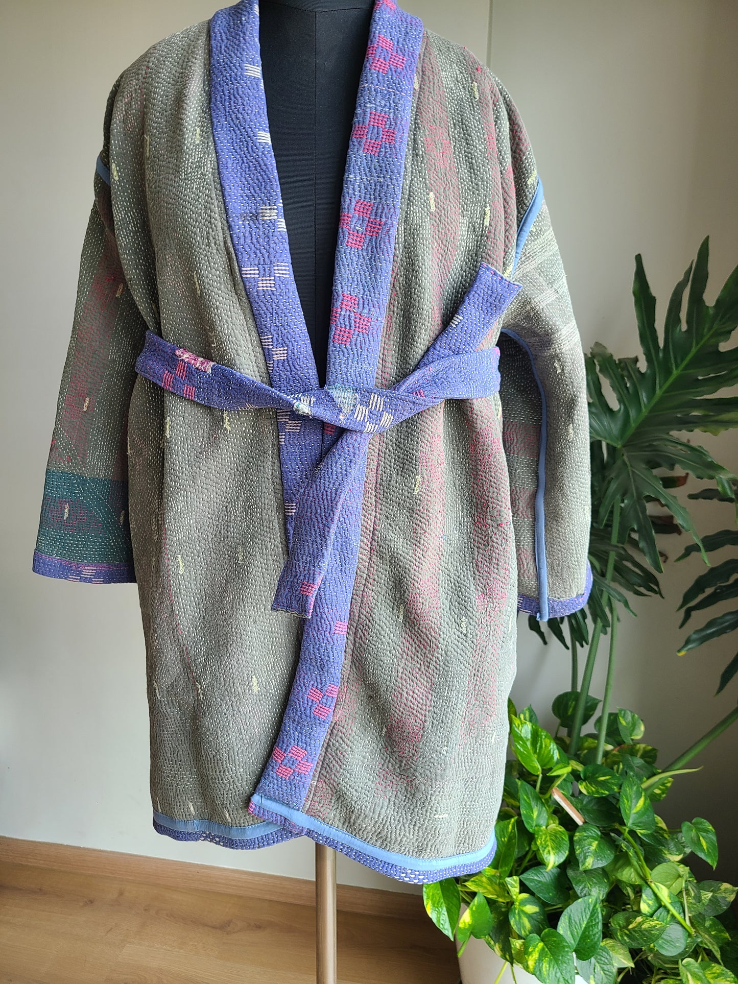 Vintage Reversible Thrift Kantha Jacket: Sustainable Outerwear from Upcycled Recycled Sarees