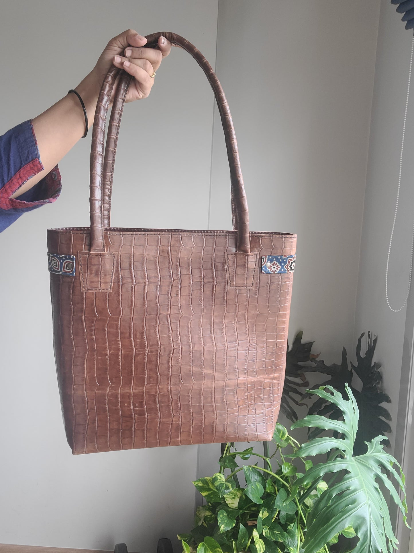 Kutch leather Shoulder bag with pouch