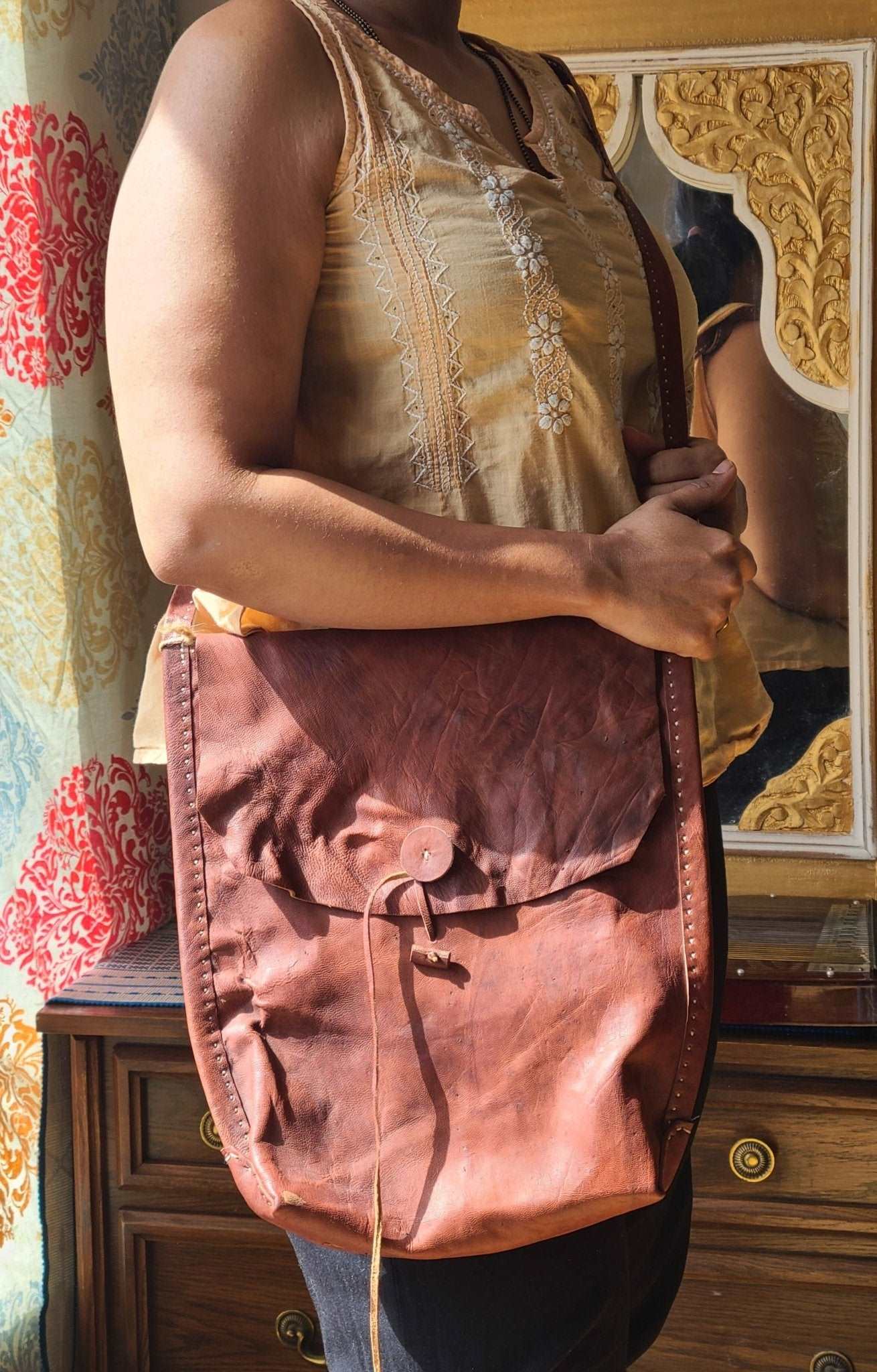 Exquisite Kutch Handmade Leather - Artisan Craftsmanship - Indianidhi