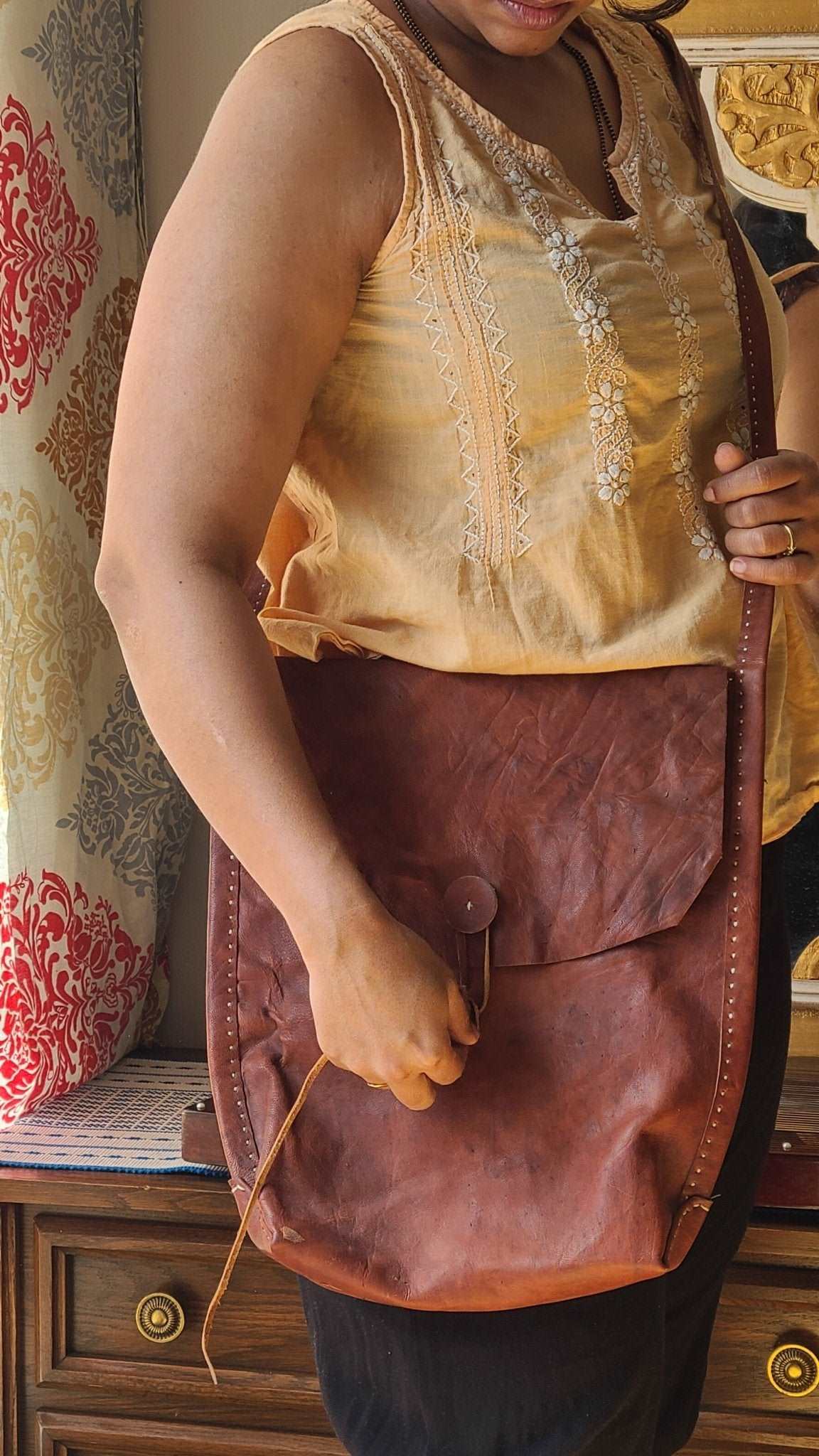Exquisite Kutch Handmade Leather - Artisan Craftsmanship - Indianidhi