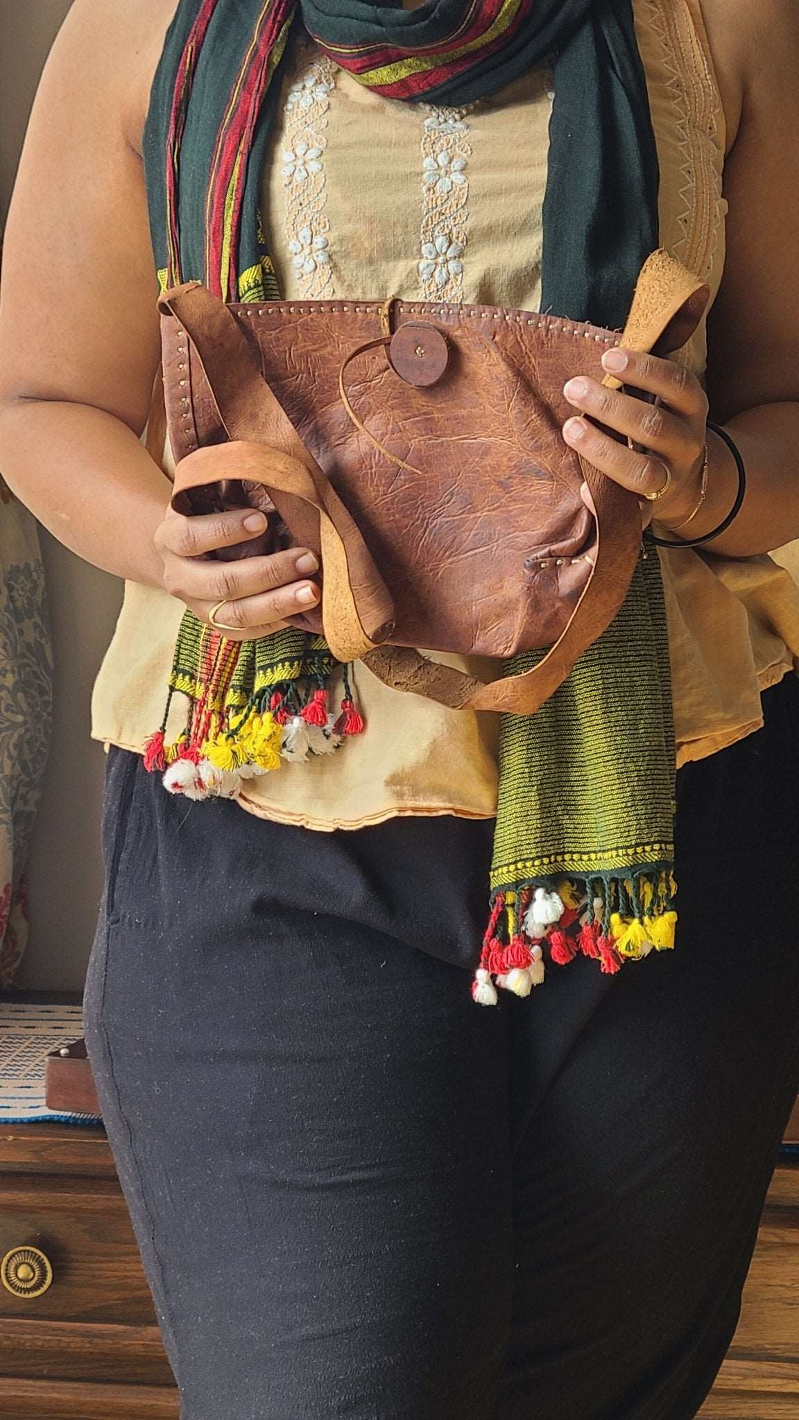 Exquisite Kutch Handmade Leather - Artisan Craftsmanship - Indianidhi