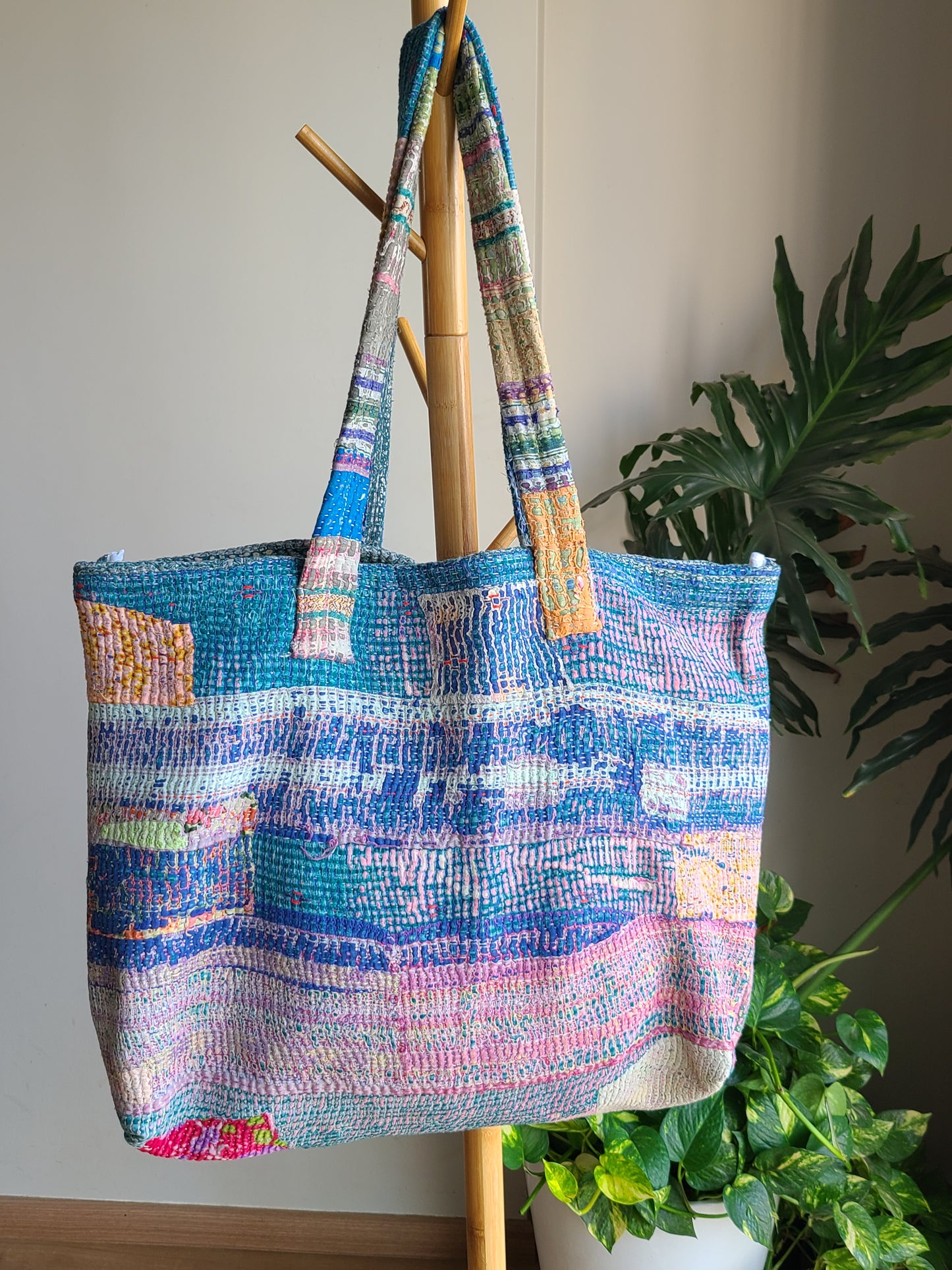 Jui-Kantha travel Tote Bag: Oversized Tote bag