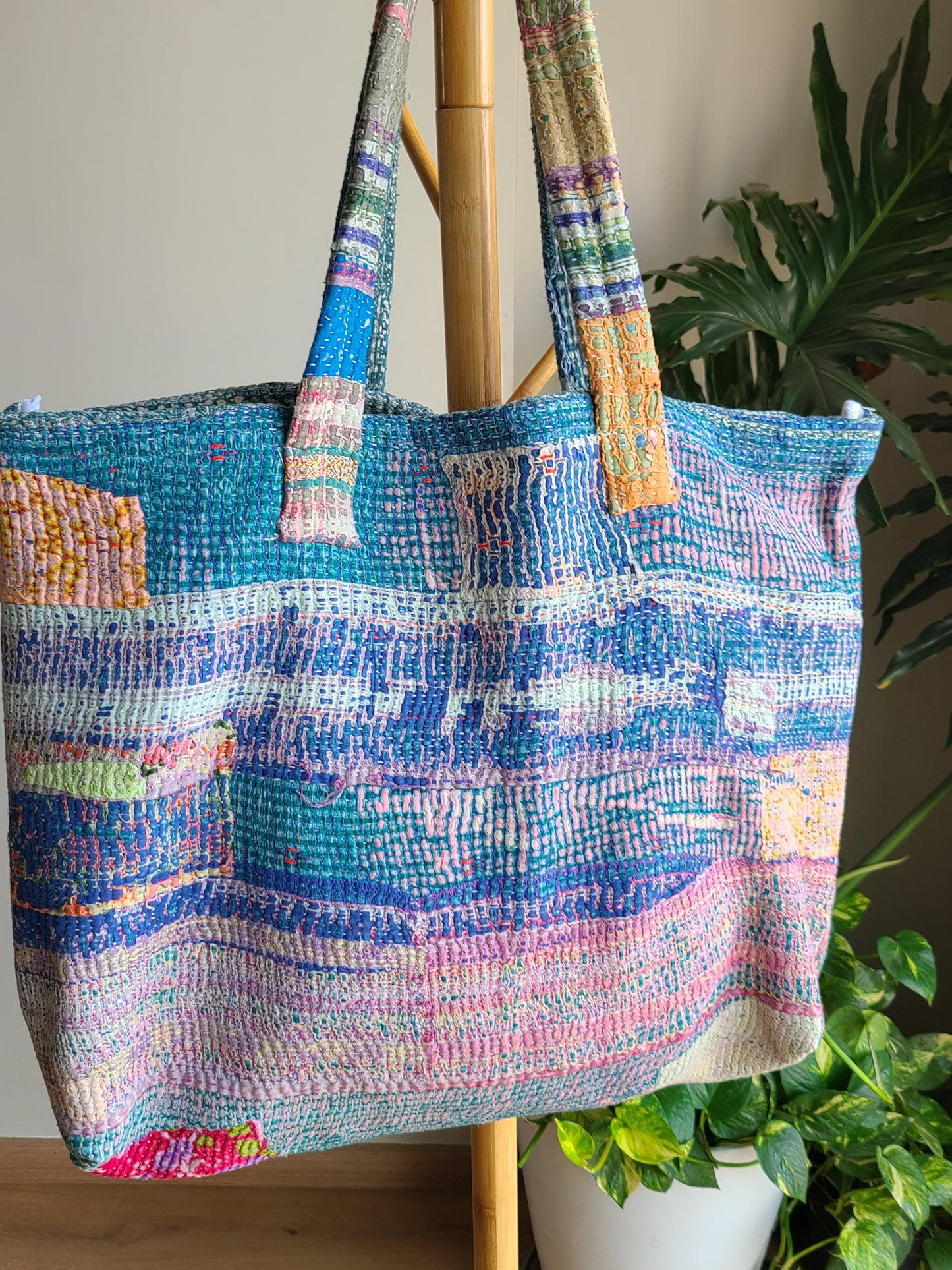 Jui-Kantha travel Tote Bag: Oversized Tote bag