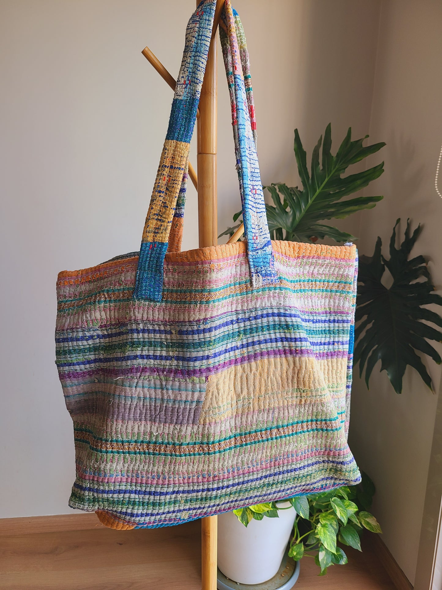 Jui-Kantha travel Tote Bag: Oversized Tote bag