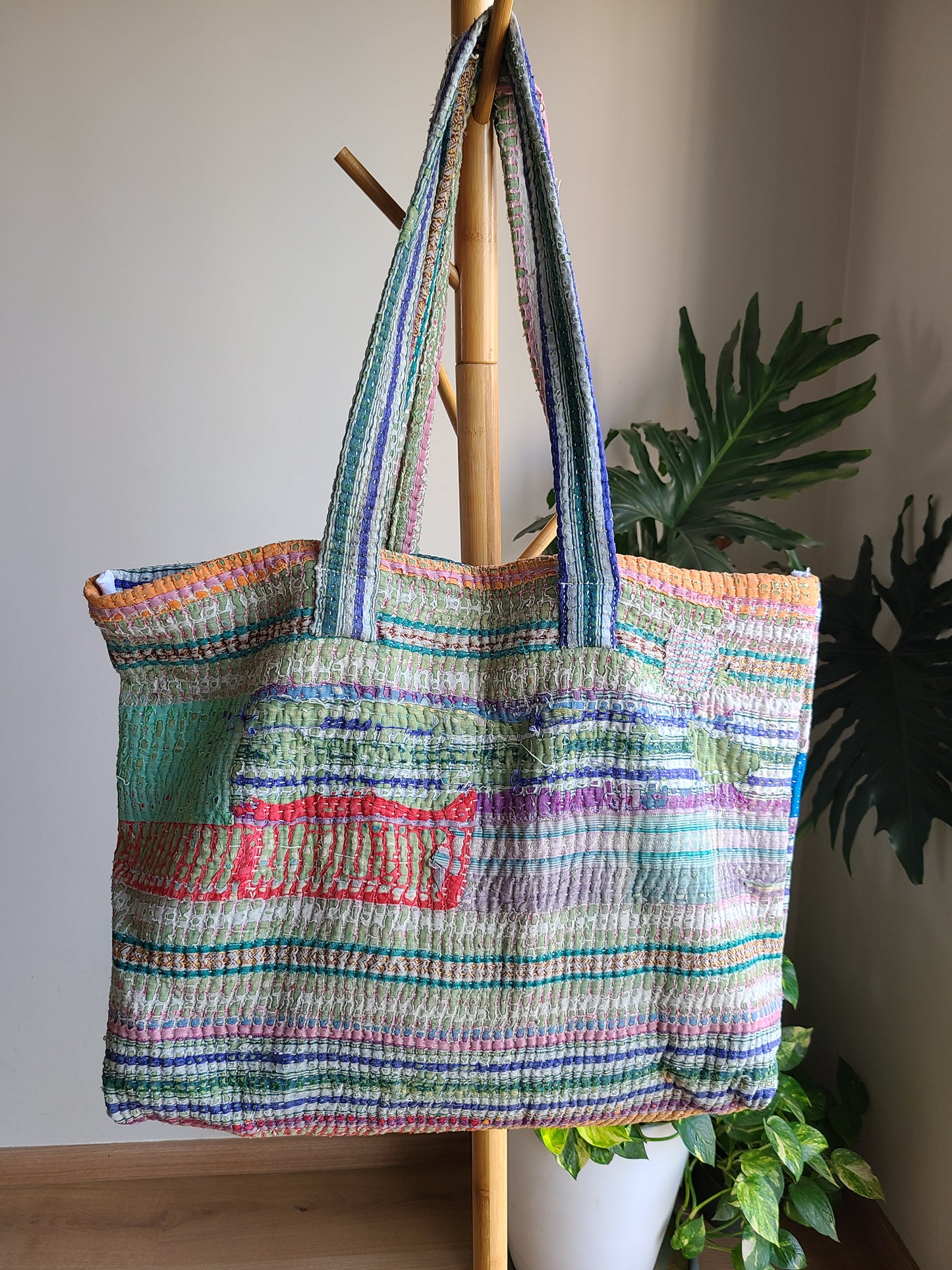 Jui-Kantha travel Tote Bag: Oversized Tote bag