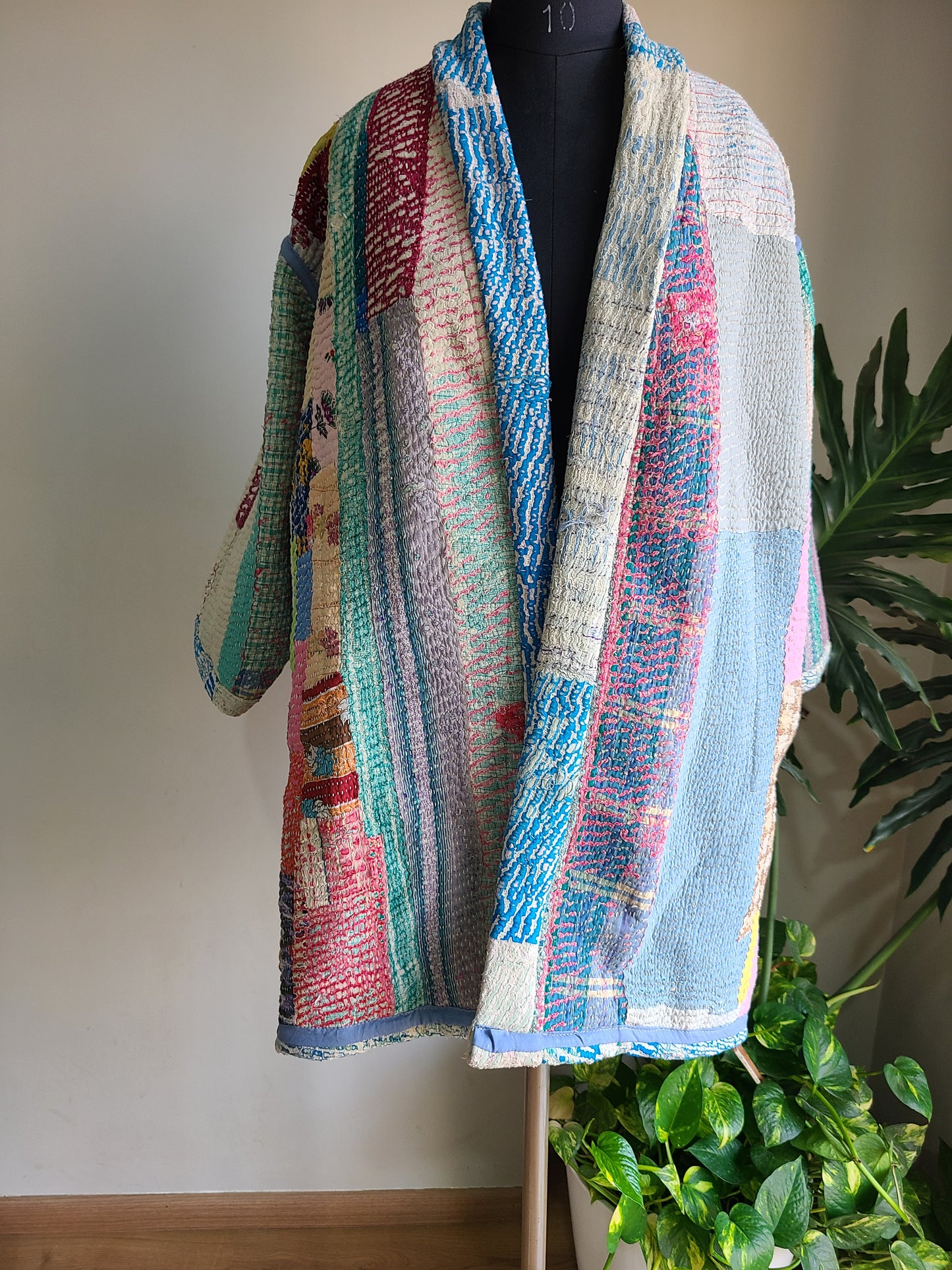 Vintage Reversible Thrift Kantha Jacket: Sustainable Outerwear from Upcycled Recycled Sarees