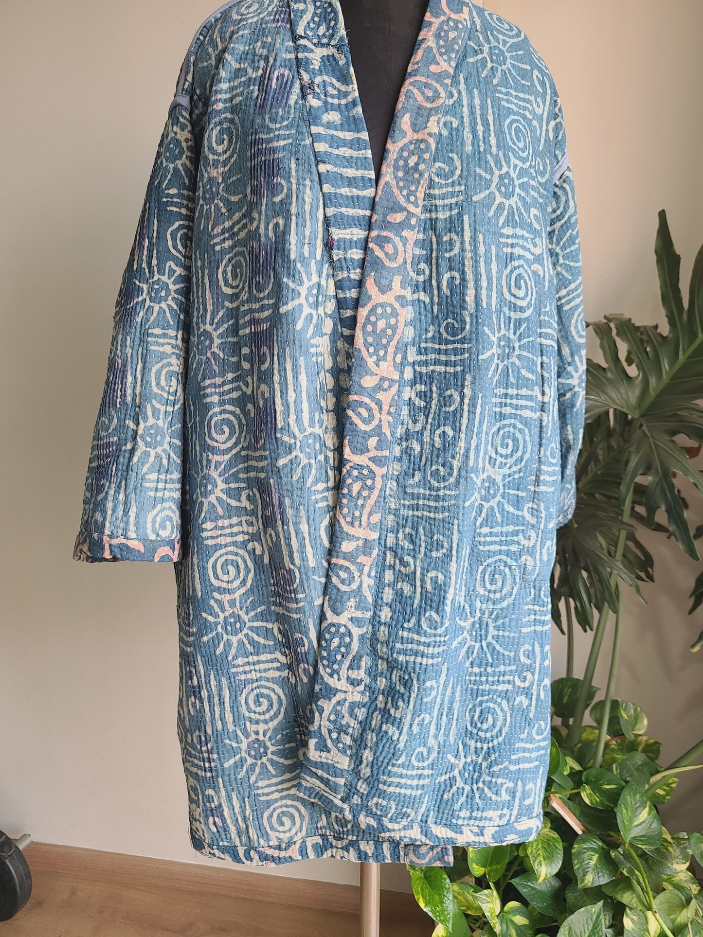 Vintage Reversible Thrift Kantha Jacket: Sustainable Outerwear from Upcycled Recycled Sarees