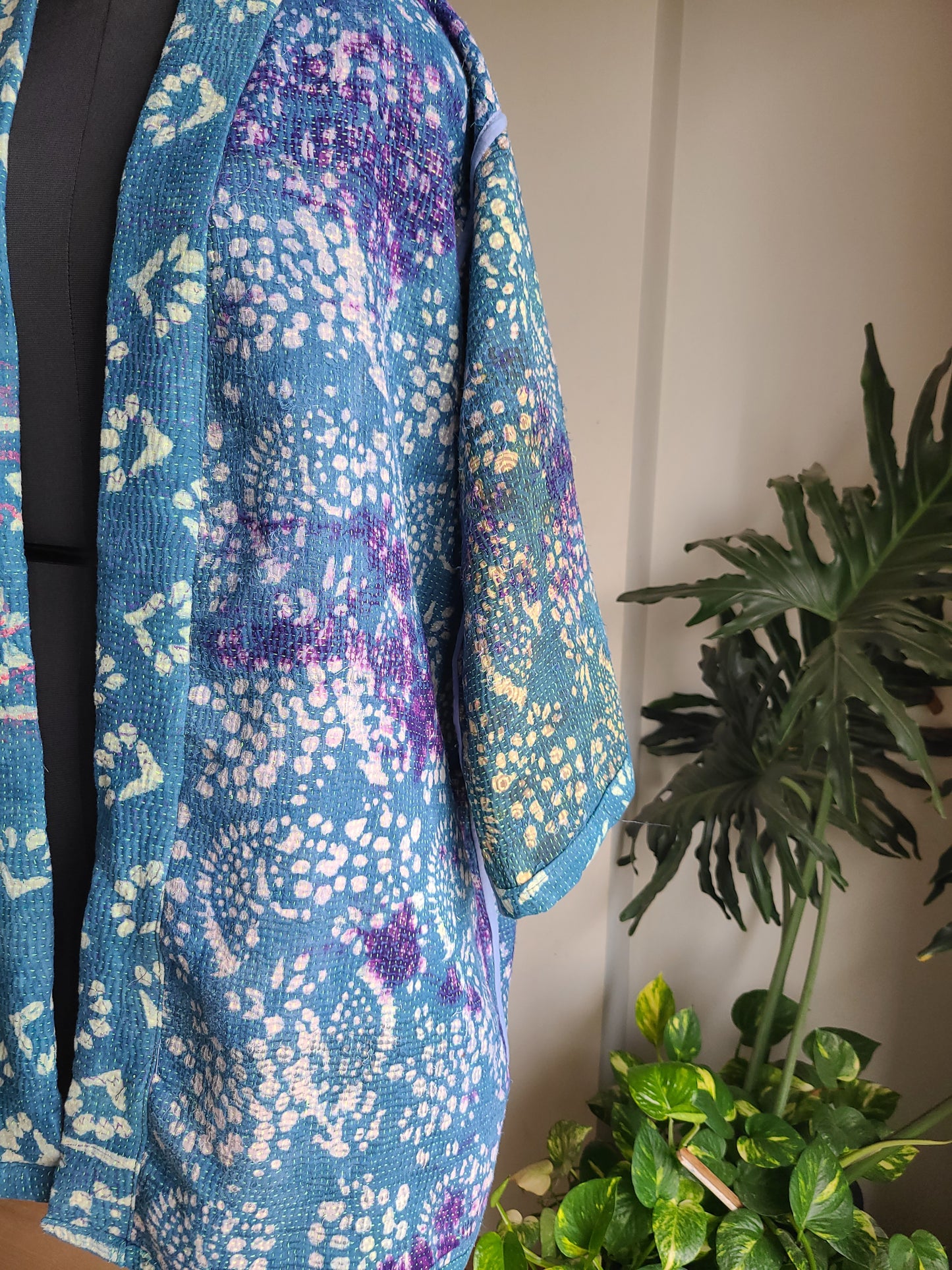 Vintage Reversible Thrift Kantha Jacket: Sustainable Outerwear from Upcycled Recycled Sarees