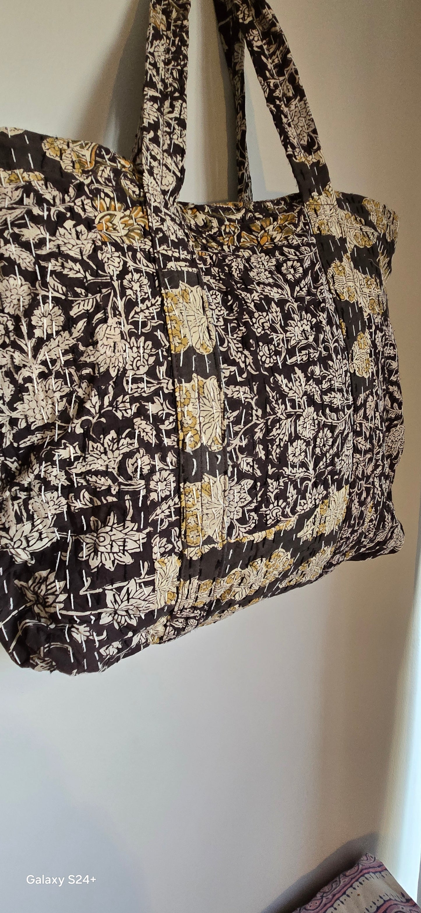 Handcrafted Kantha Tote Bag: sustainable fashion