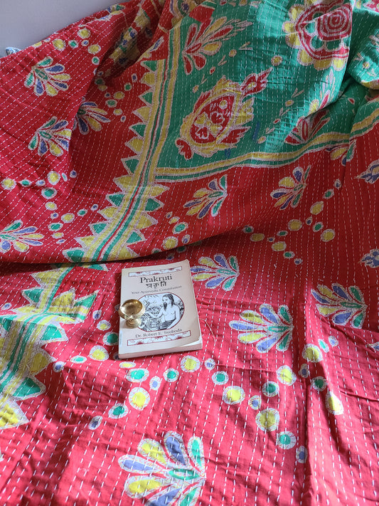 Kantha Saree Quilt/Gudari: Artisanal Comfort - Made in India Saree Kantha Quilts